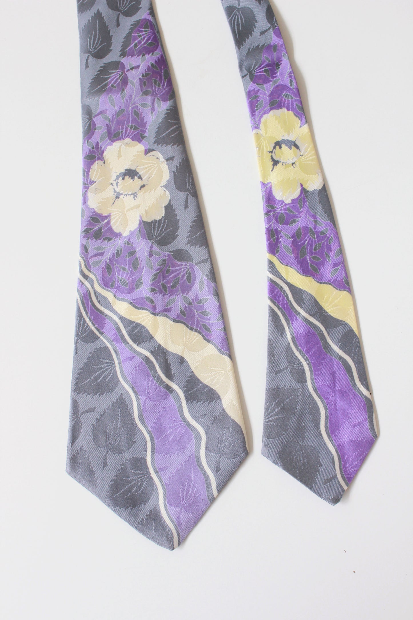 Vintage 1940s Grey And Purple Floral Silk Tie