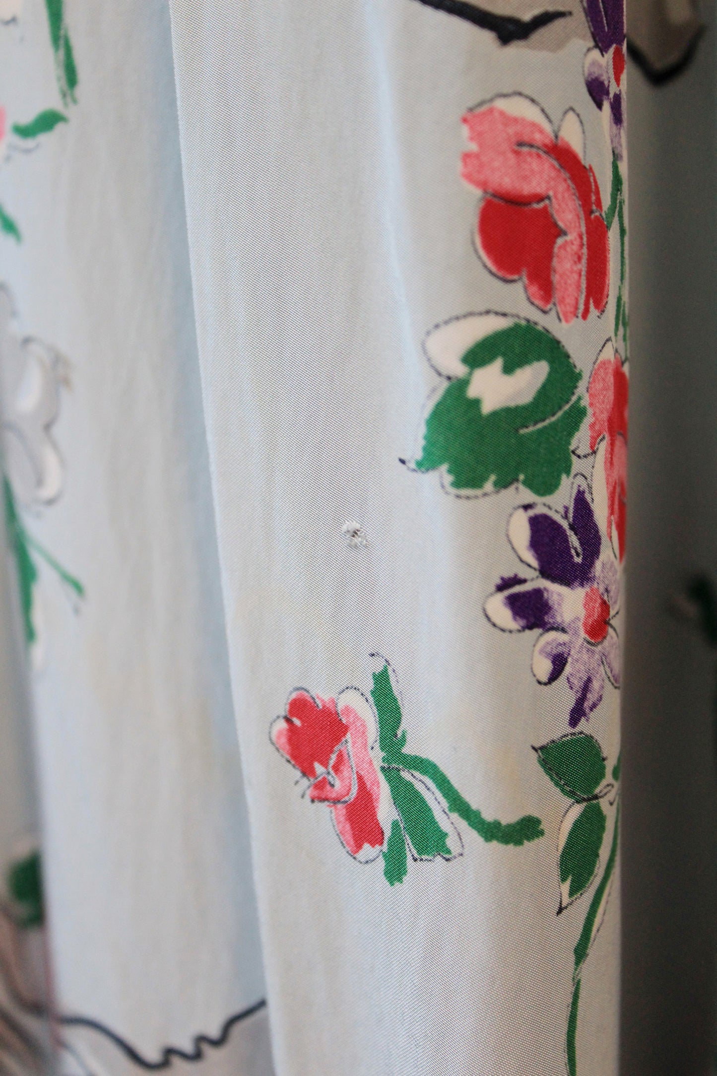 1940s Novelty Glove Floral Print Short Sleeve Grey Robe With Pink Ruffles, Small