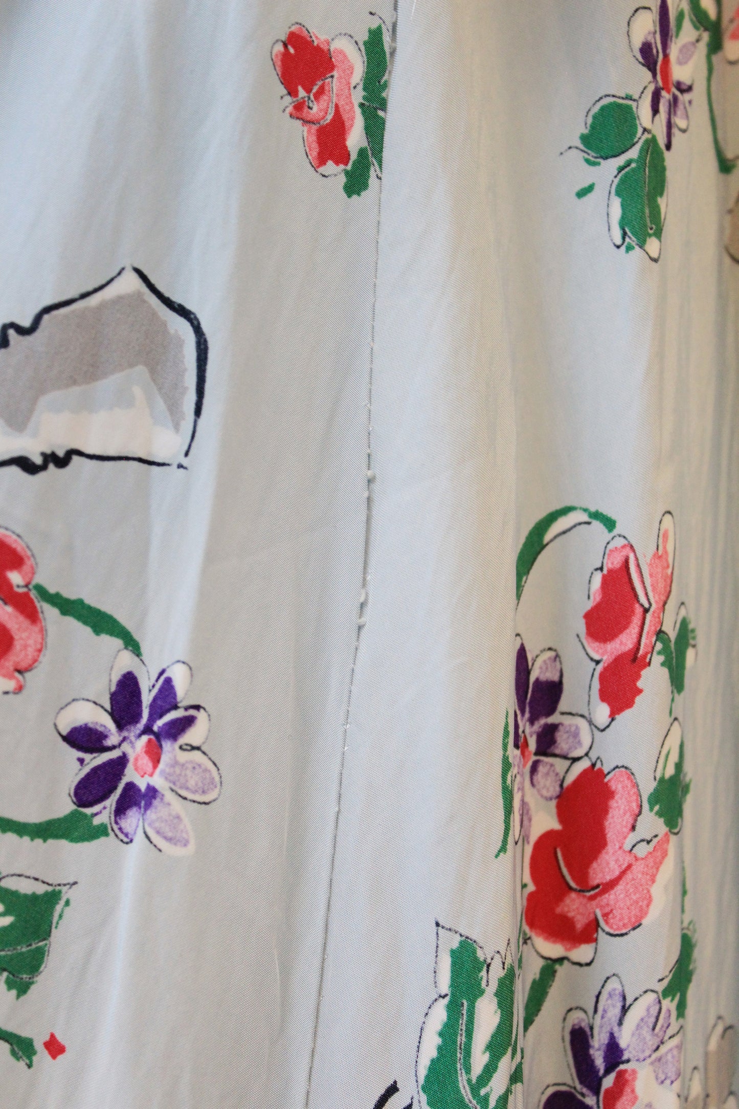 1940s Novelty Glove Floral Print Short Sleeve Grey Robe With Pink Ruffles, Small