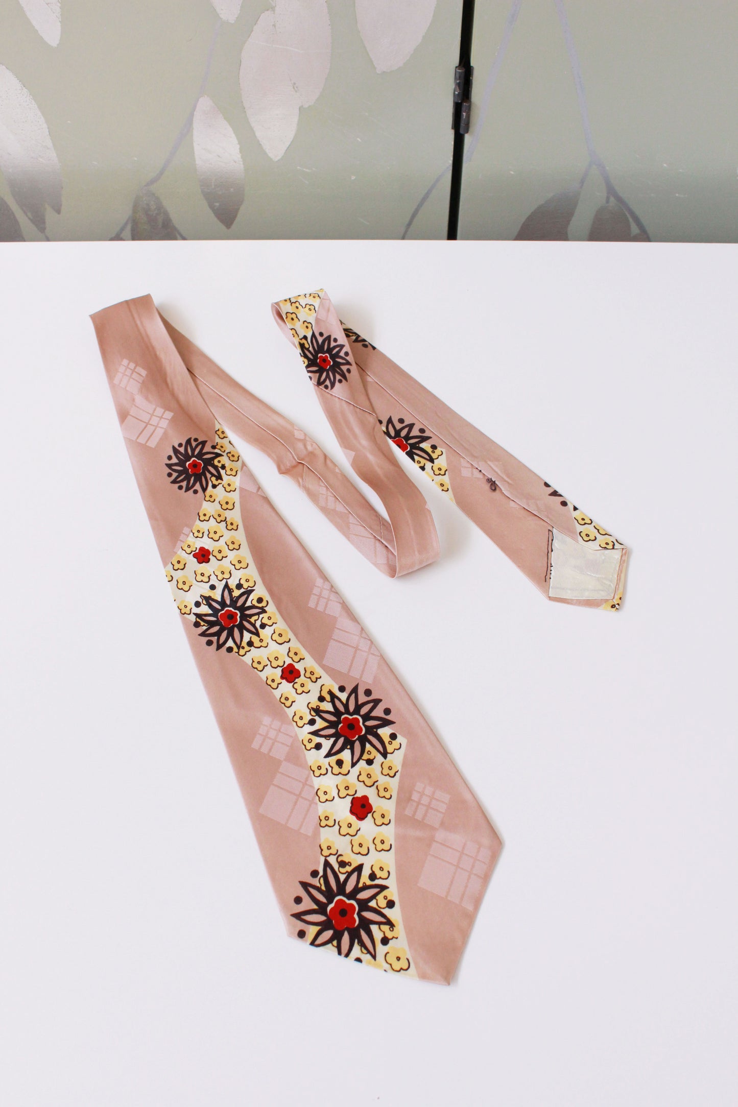 Vintage 1940s Pale Rose Flower Rayon Tie, Mid Century Spring Tie