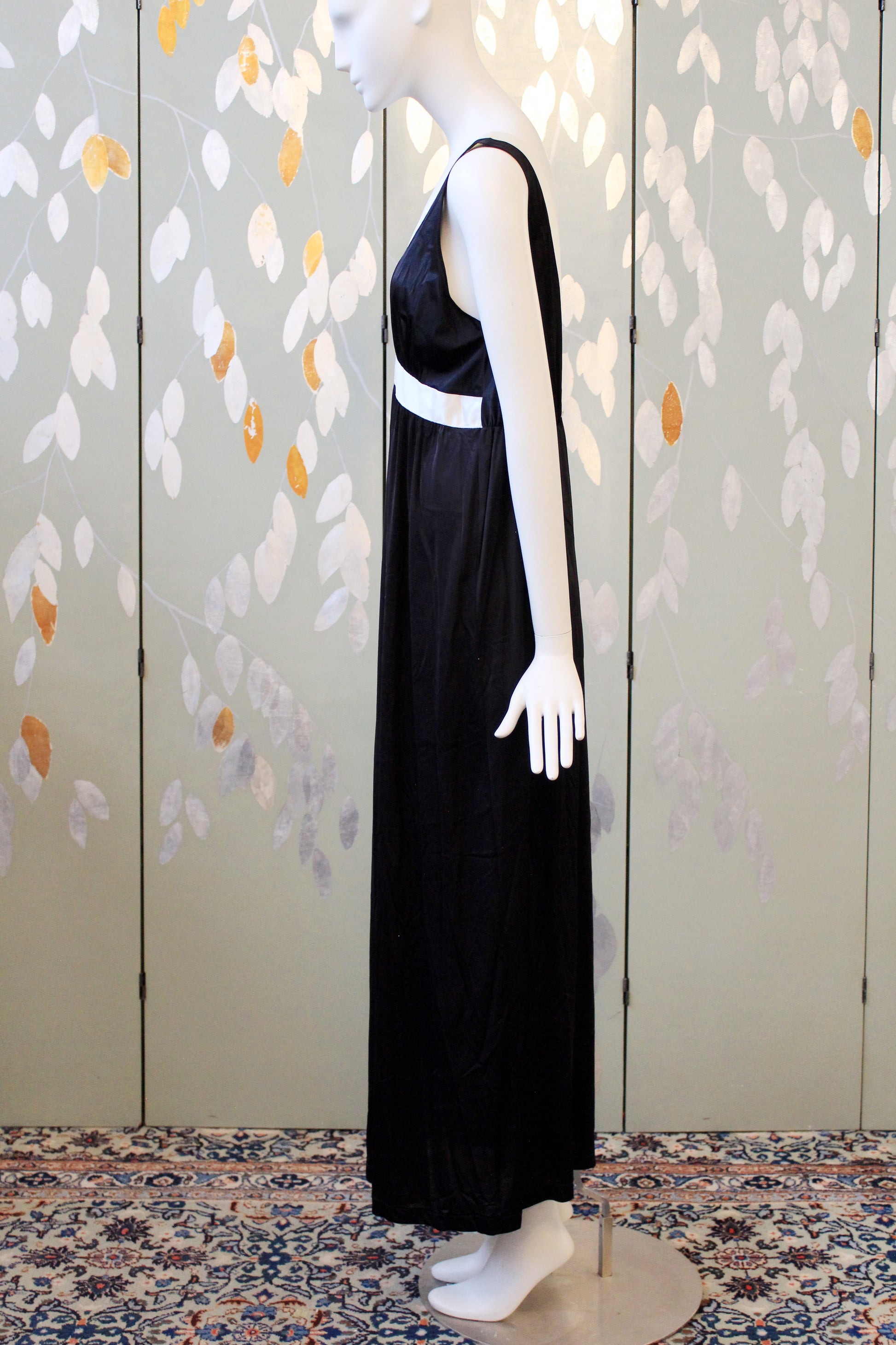 1970s Black And White Deep V Nightgown And Robe Set, Medium