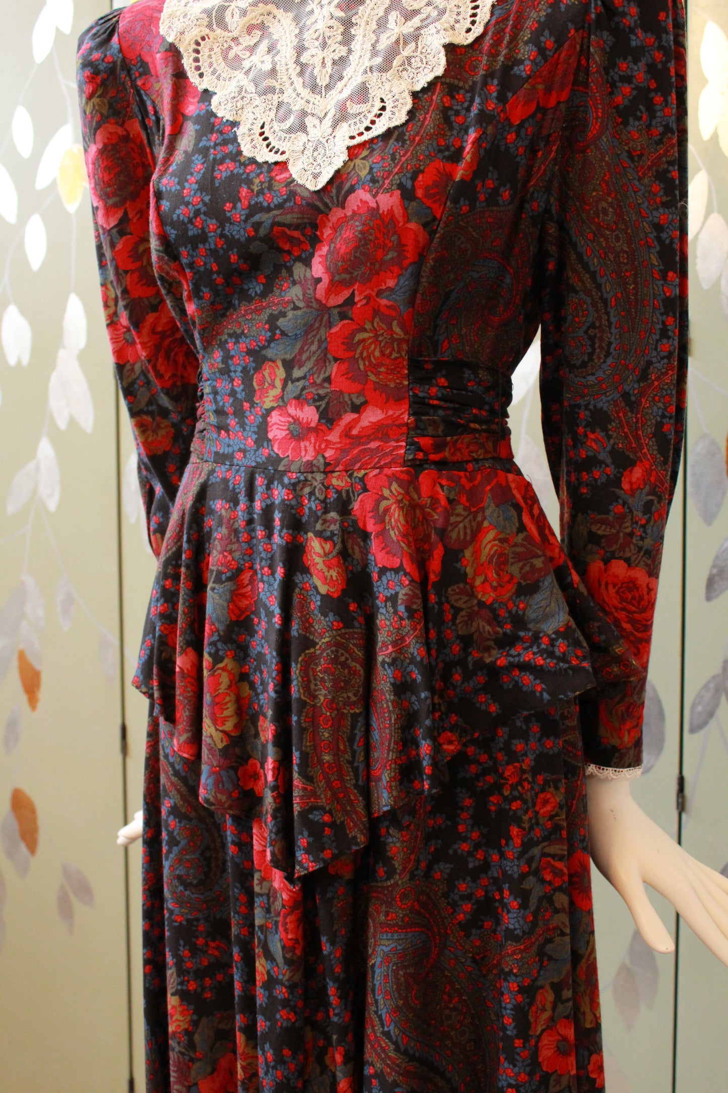 Vintage 1980s Dark Romance Floral Dress With Lace Collar, M-L