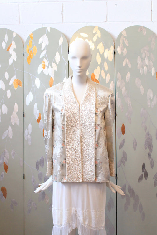 1950s Cream Structured Silk Robe With Chinese Fan And Lotus Flowers Pattern, Small