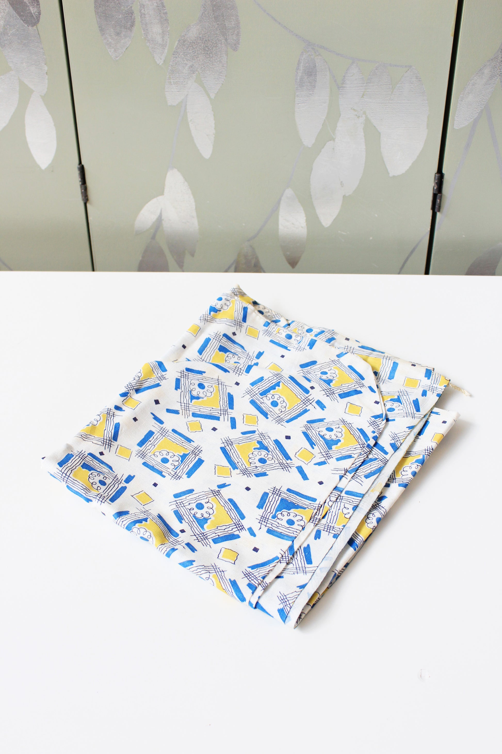 1940s Blue And Yellow Flower In The Window Feedsack, Vintage Summer Sewing/Quilting Fabric