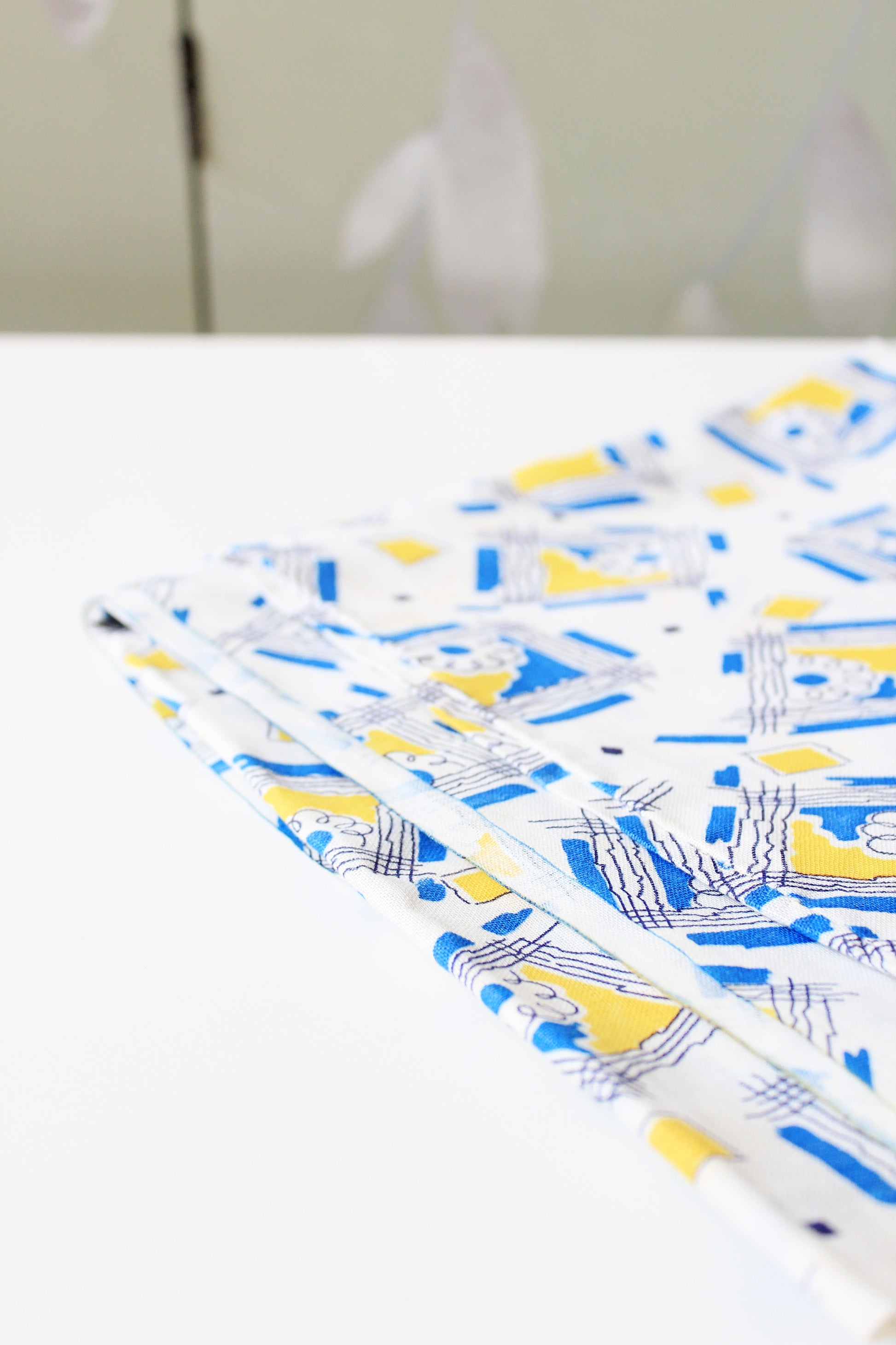 1940s Blue And Yellow Flower In The Window Feedsack, Vintage Summer Sewing/Quilting Fabric