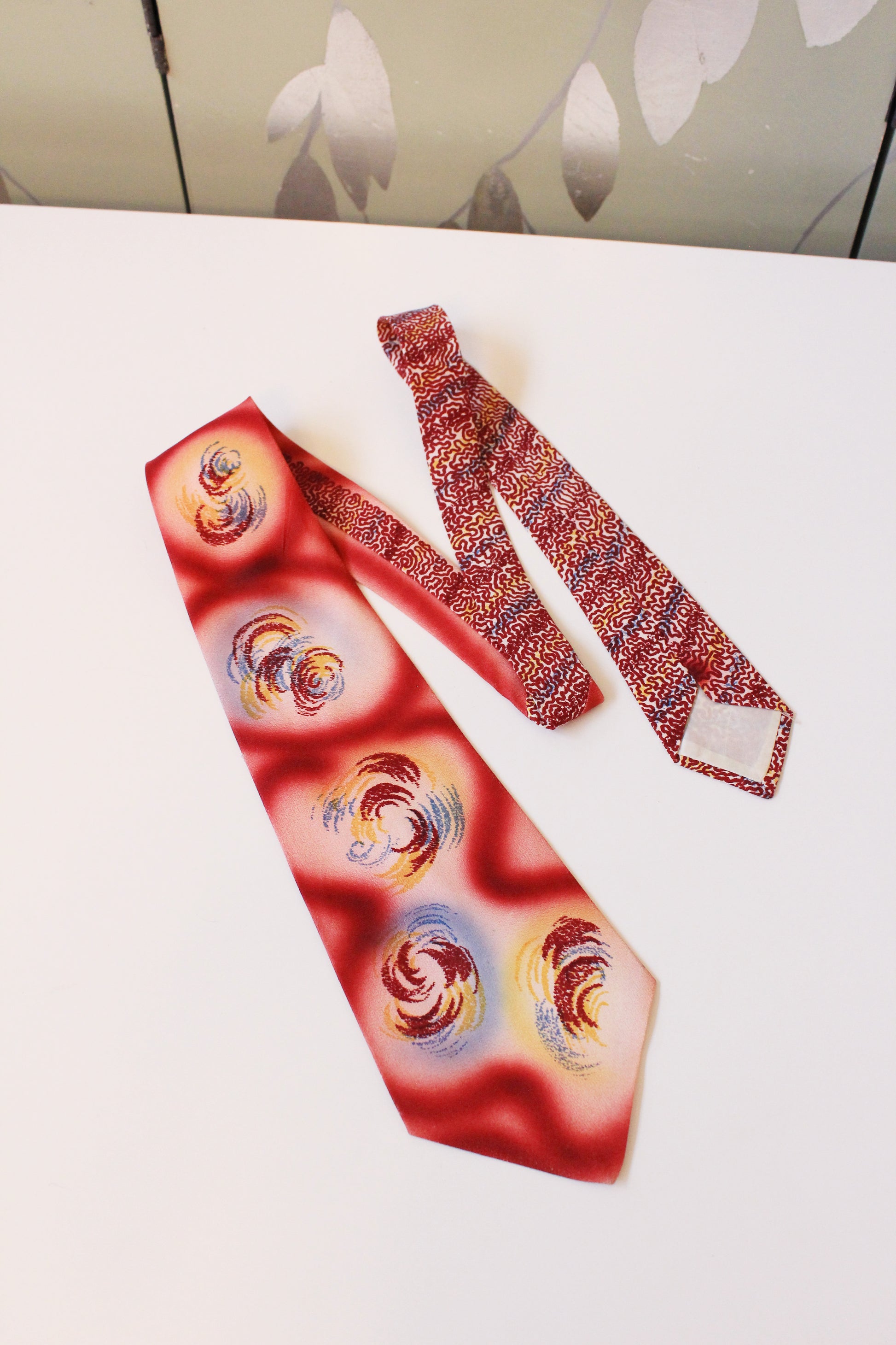 Vintage 1940s Maroon And Yellow Circle Swirl Hand Painted Tie