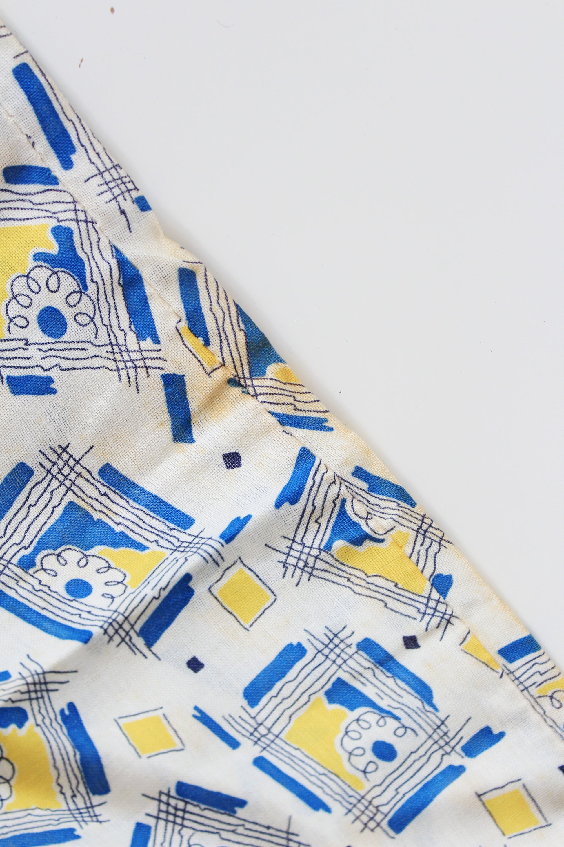 1940s Blue And Yellow Flower In The Window Feedsack, Vintage Summer Sewing/Quilting Fabric
