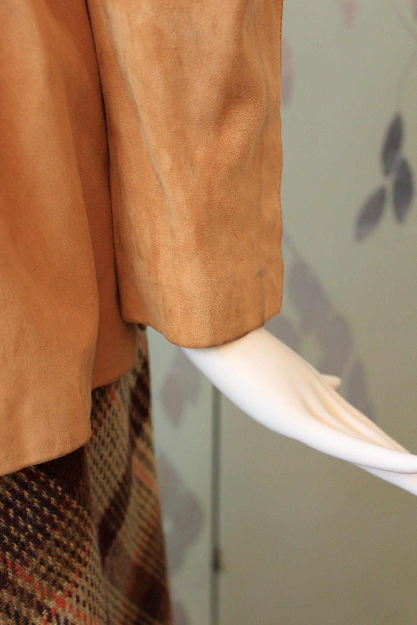 1980s Tan Suede Jacket With pleated Shoulders And Tie Belt, Medium