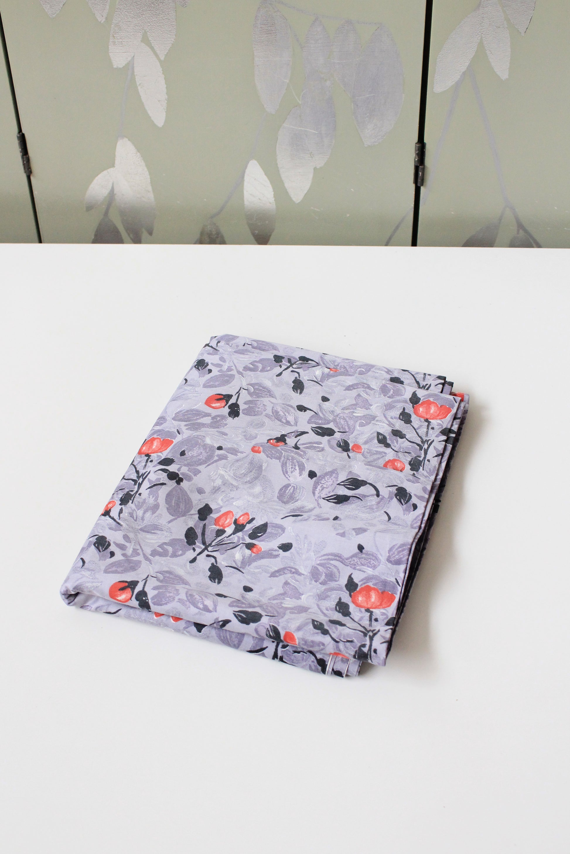 1950s Muted Purple White Red And Black Flowers Cotton Sewing Fabric, 5 Yards