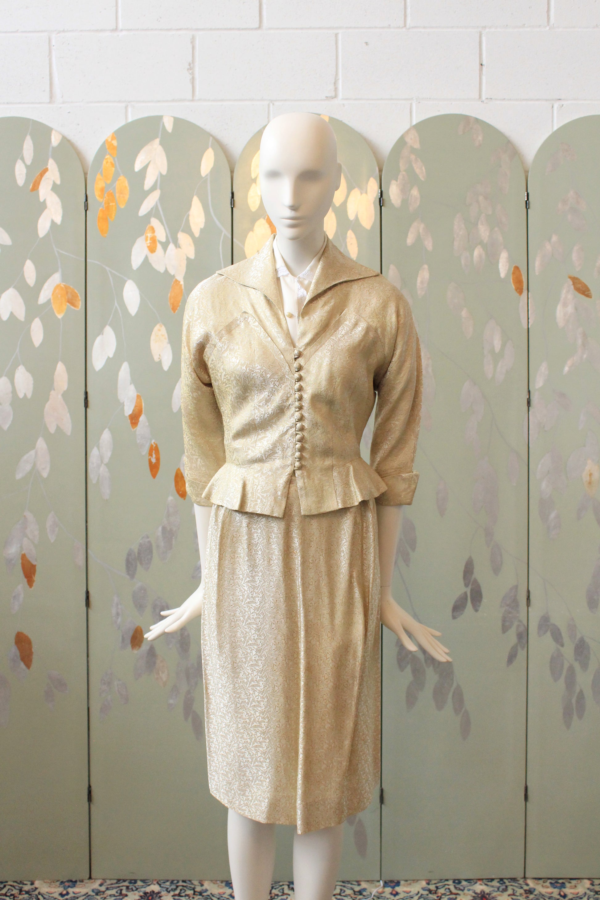 Vintage 1950s Cream Gold Thread Skirt Suit Set With Peplum, XS, Courth Ian Drummond Vintage Vintage 1950s Cream Gold Thread Skirt Suit Set With Peplum, XS, Courth Ian Drummond Vintage