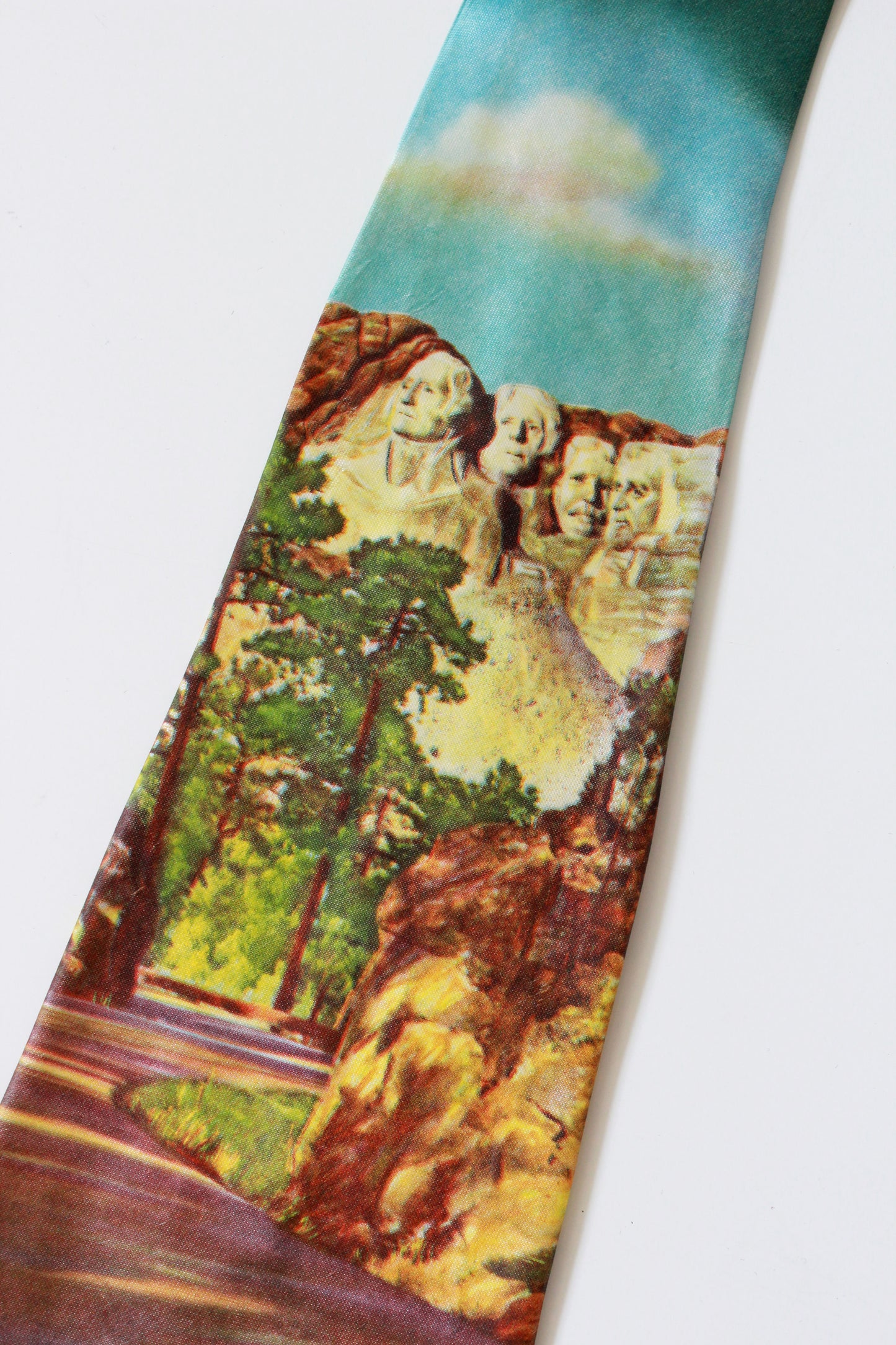 Vintage 1950s Mount Rushmore Photo Print Rayon Tie, Mid Century