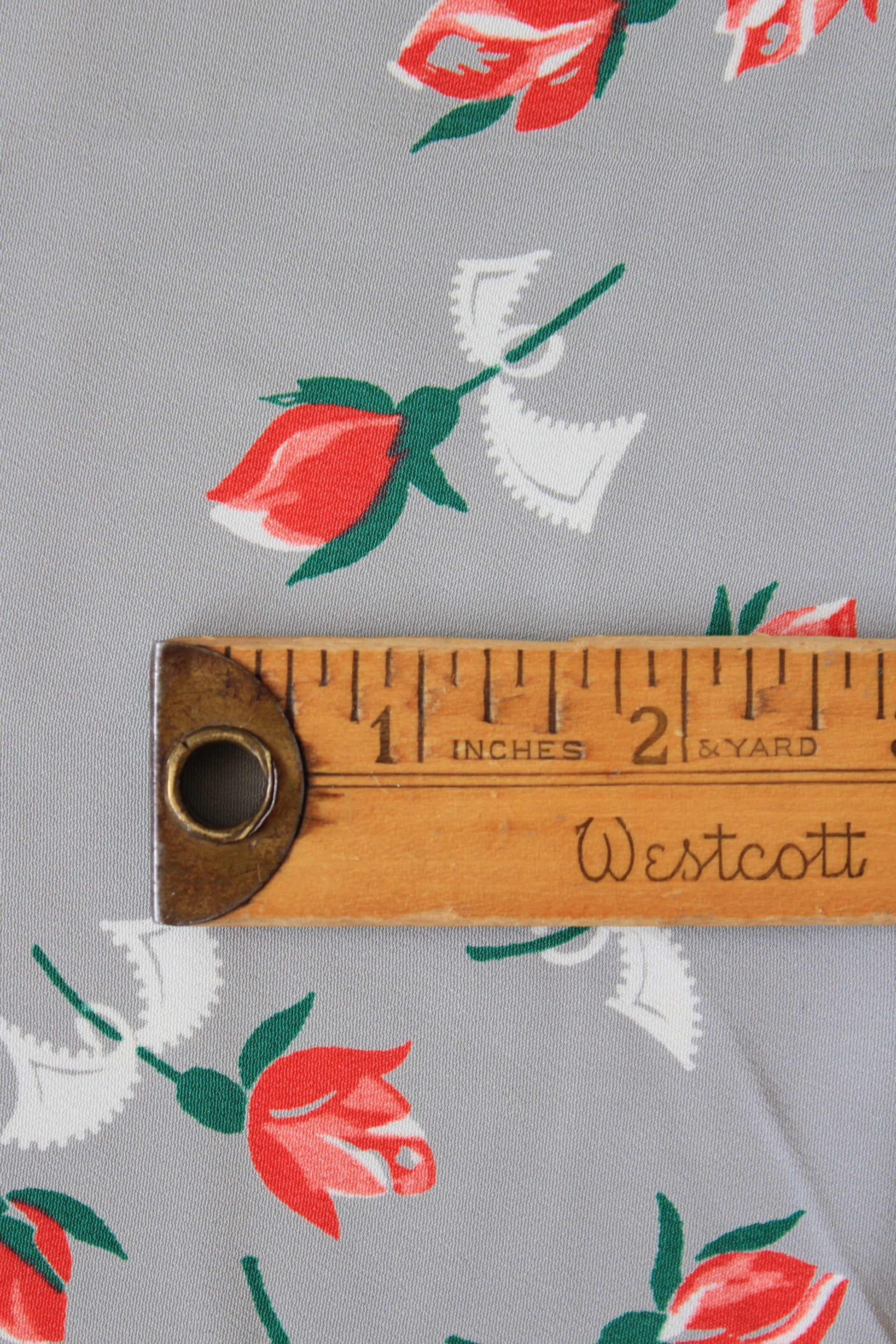 1940s Coral Tulips On Grey Rayon Summer Sewing Fabric, 2.8 Yards