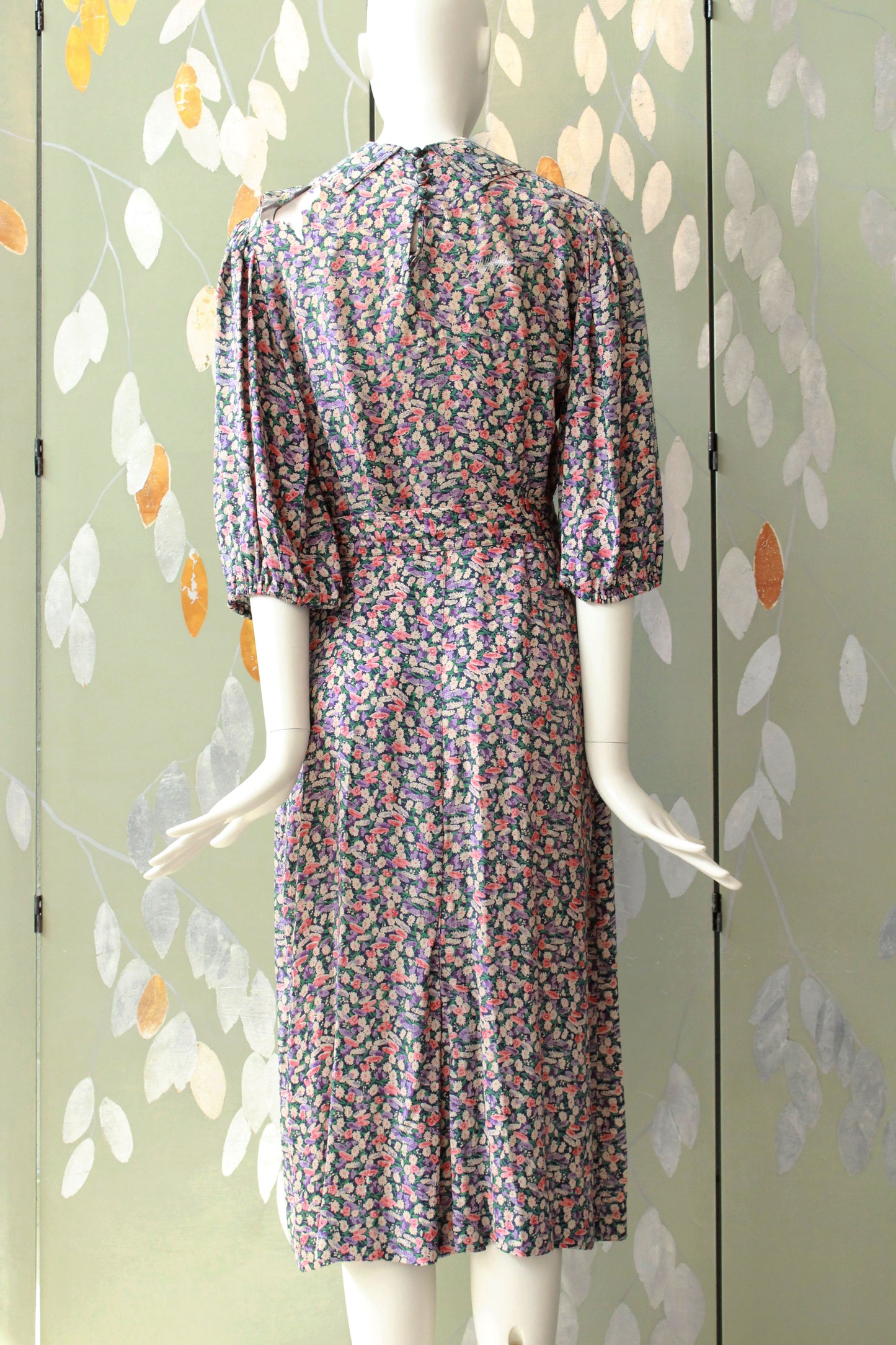 1930s Floral Day Dress with Peter Pan Collar and Matching Celluloid Belt, Size Large, Wounded Bird