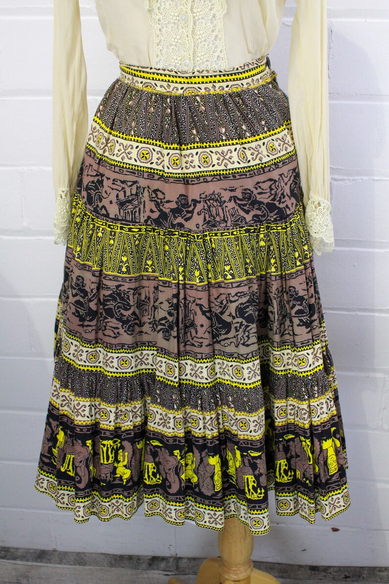 1950s brown and yellow novelty print cotton skirt, full silhouette high waisted with metal zipper