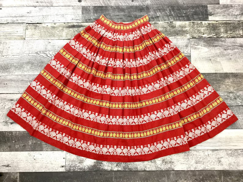 1950s patio skirt in novelty print red and white chicken pattern striped cotton fabric, high waisted, full skirt