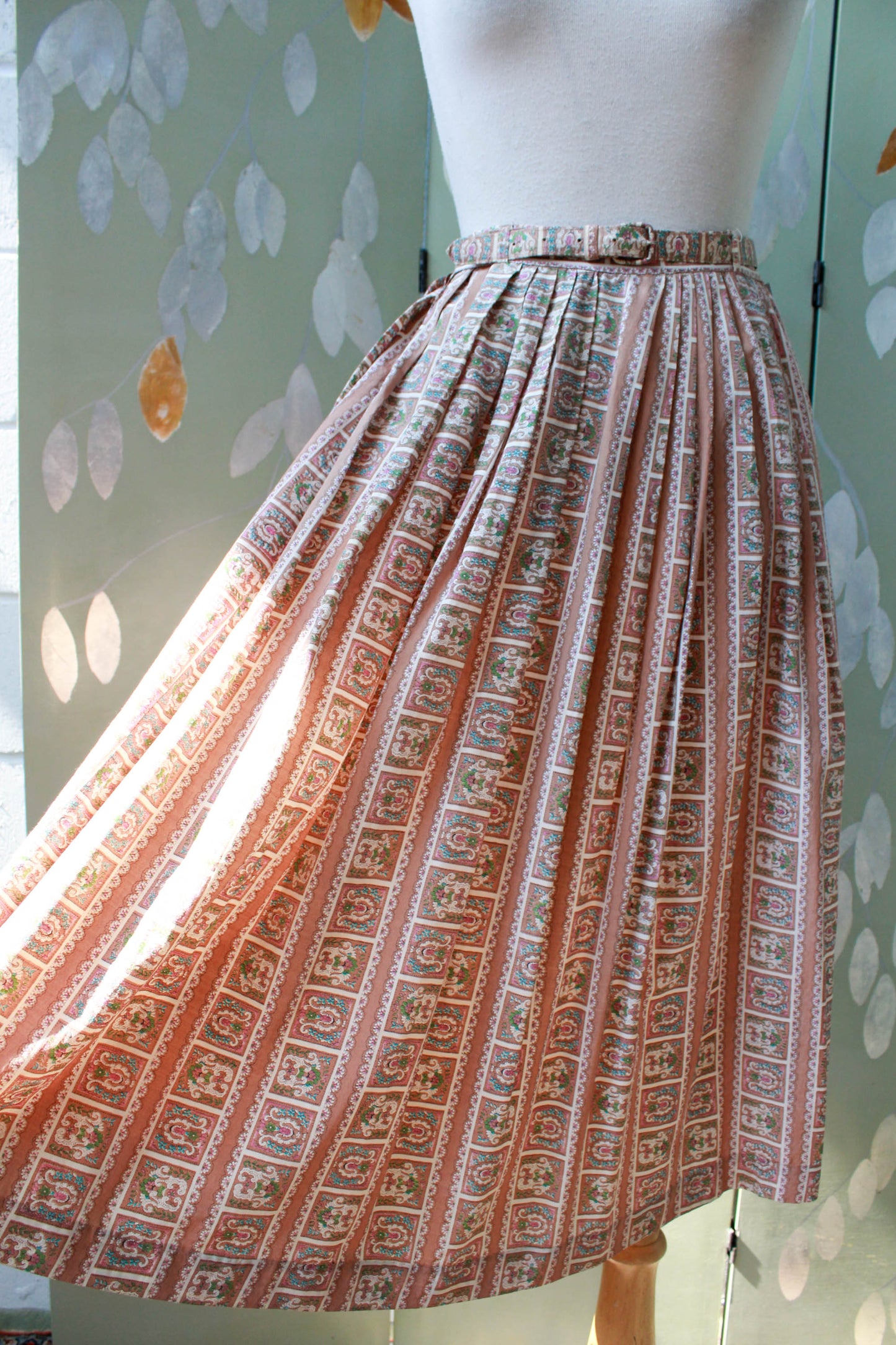 1950s Floral Print Skirt with Matching Belt, Waist 24"