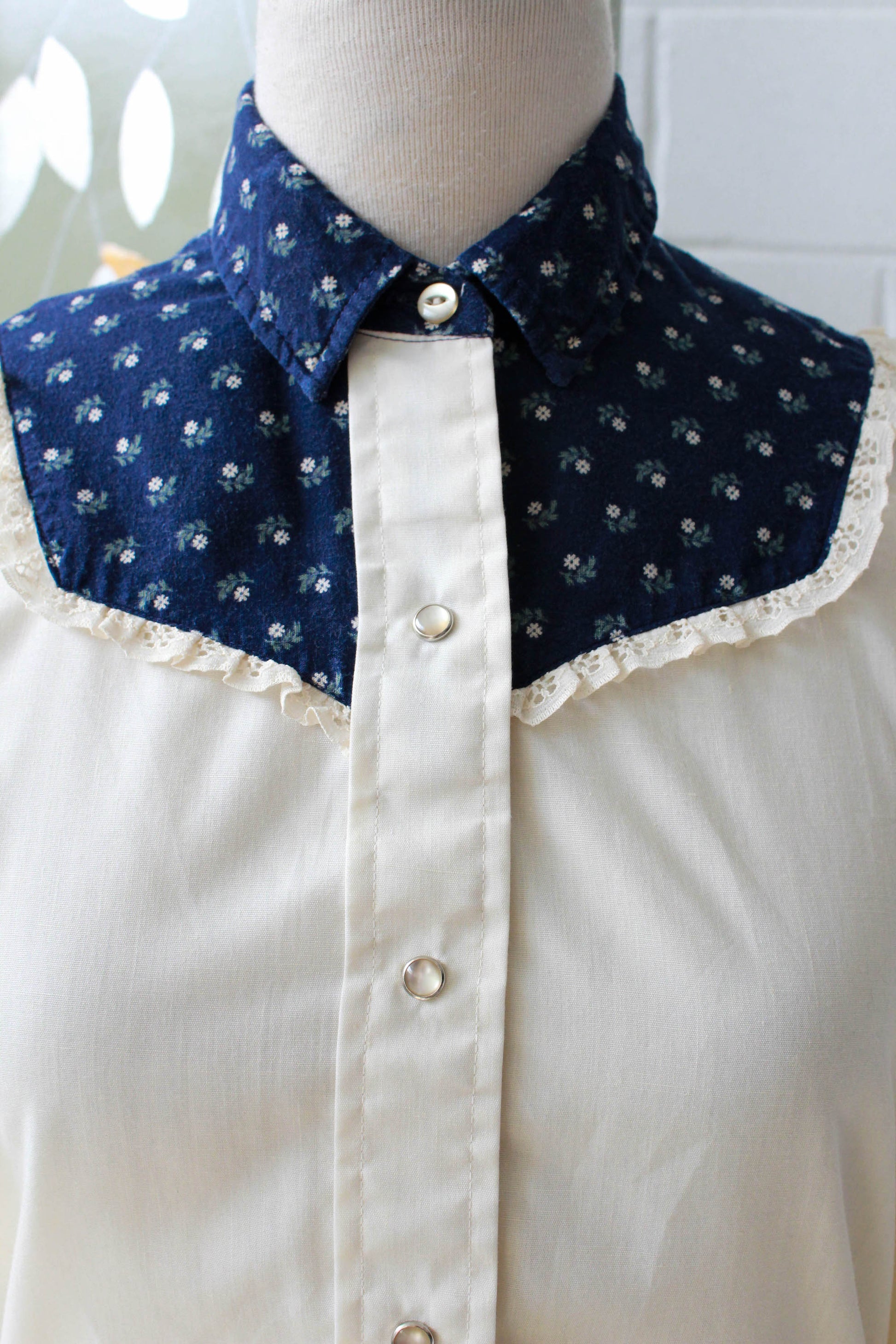 Pieces blouse with prairie collar in white polka dot