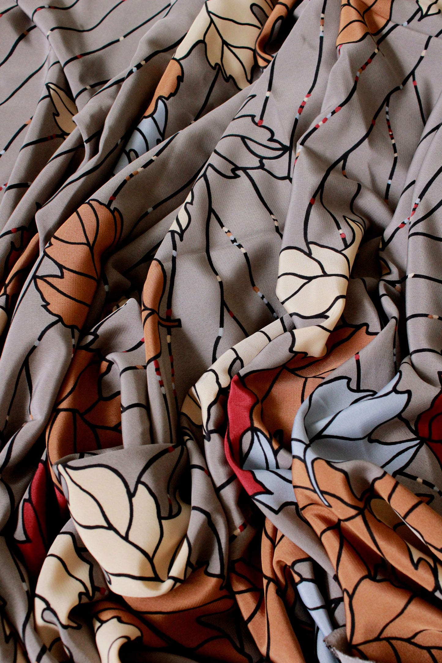 Vintage 1980s Taupe Autumnal Leaf Border Print 3.7 Yards