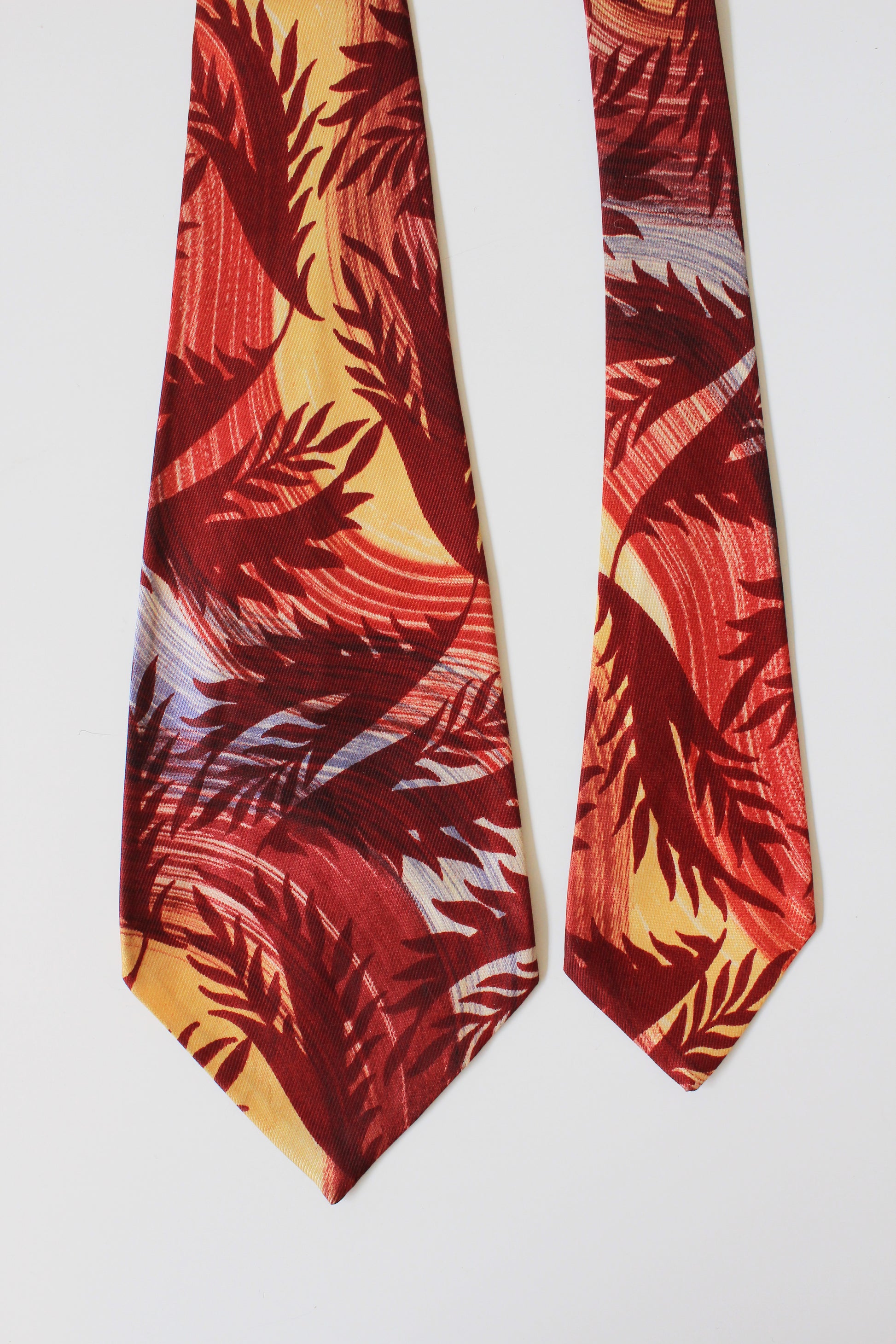 Vintage 1940s Warm Toned Leaf Print Rayon Summer Tie