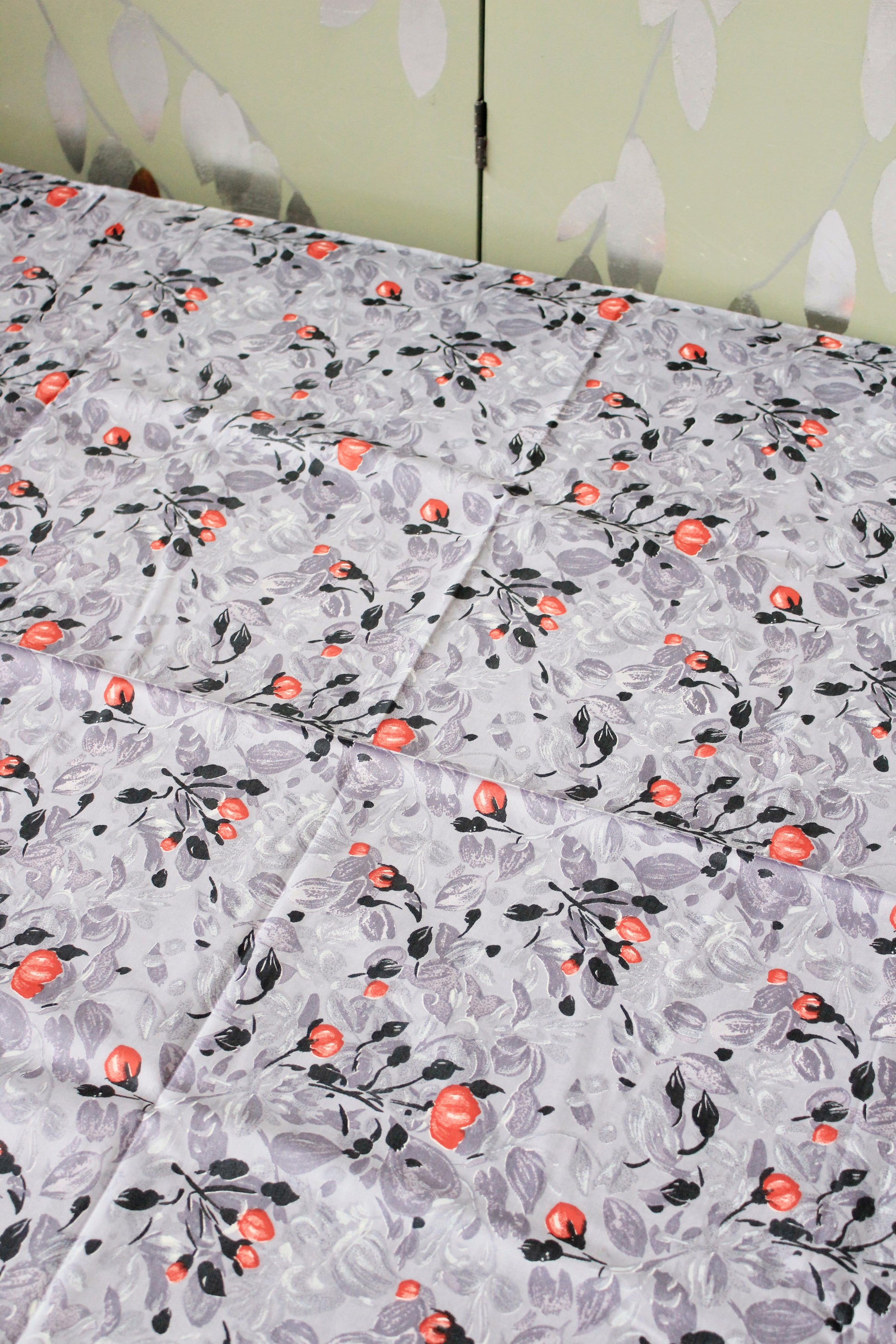 1950s Muted Purple White Red And Black Flowers Cotton Sewing Fabric, 5 Yards