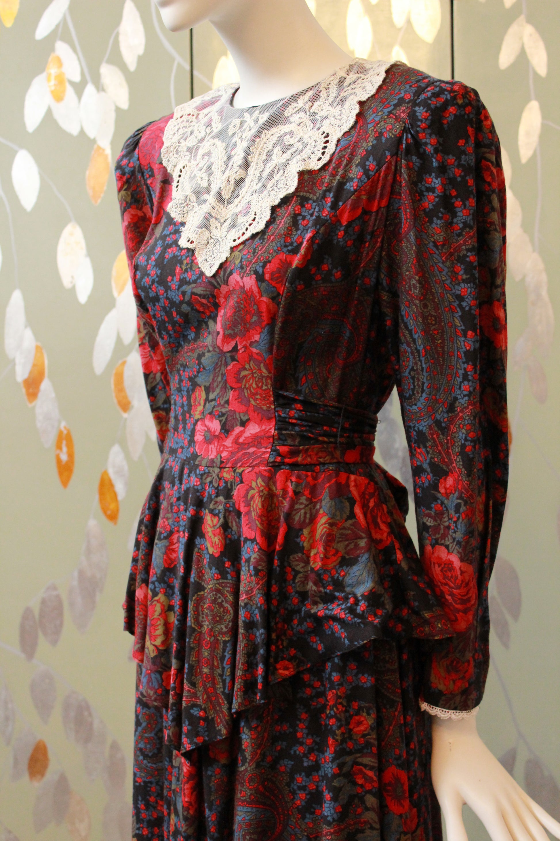 Vintage 1980s Dark Romance Floral Dress With Lace Collar, M-L