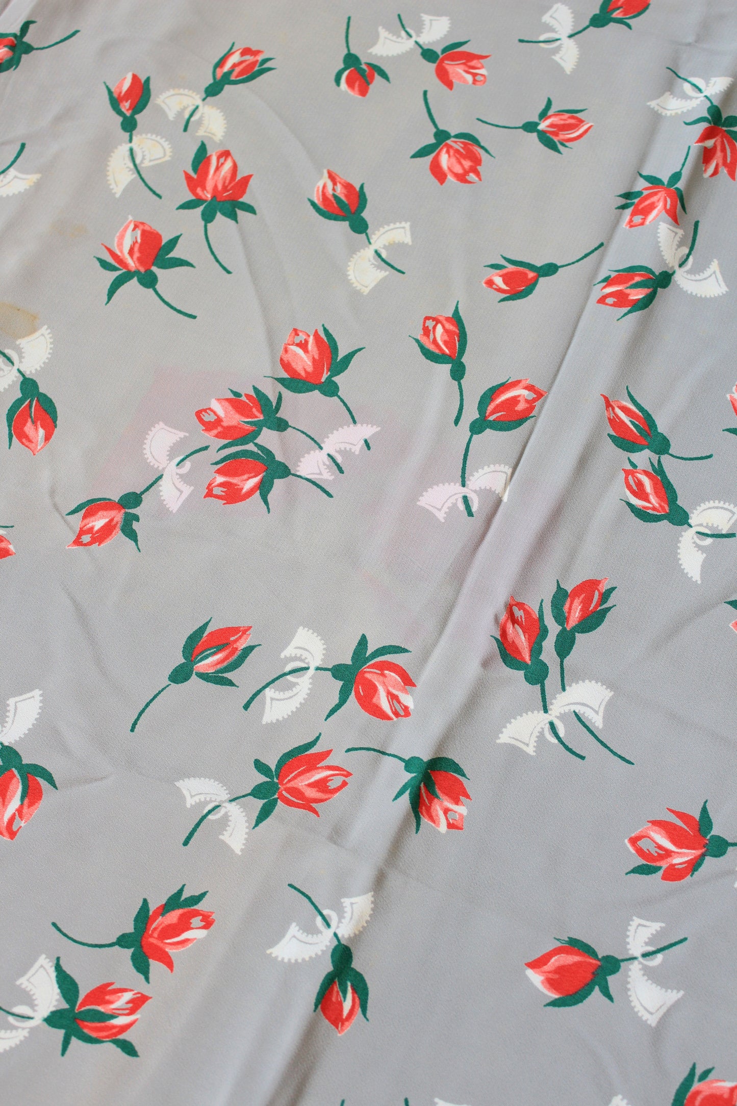 1940s Coral Tulips On Grey Rayon Summer Sewing Fabric, 2.8 Yards