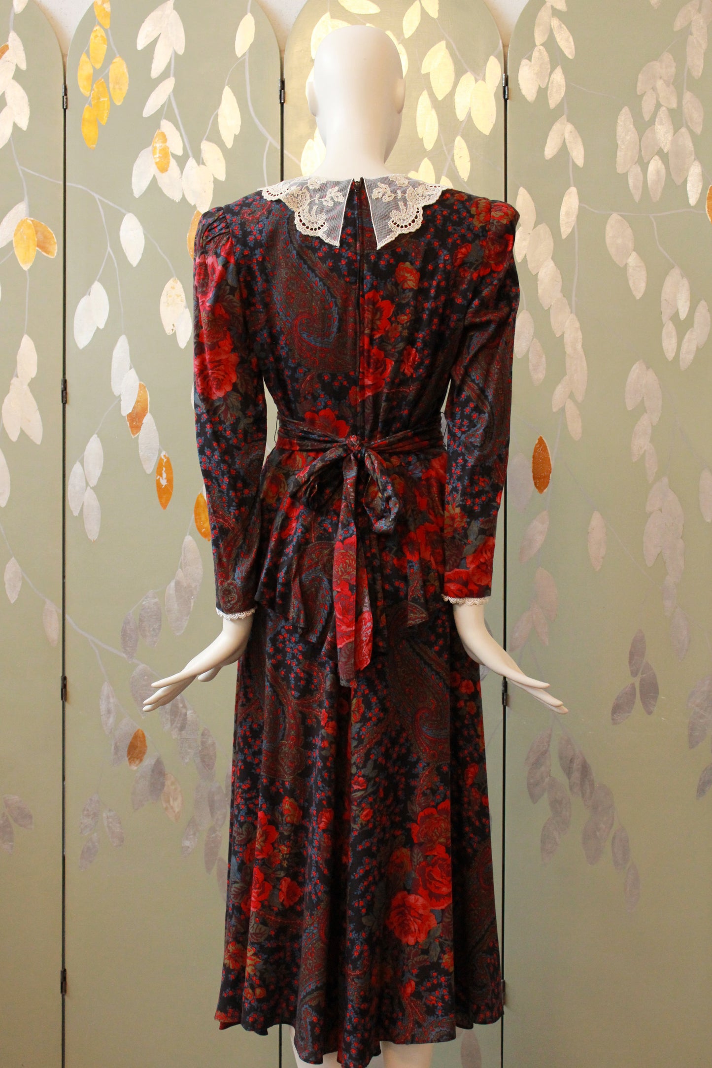 Vintage 1980s Dark Romance Floral Dress With Lace Collar, M-L