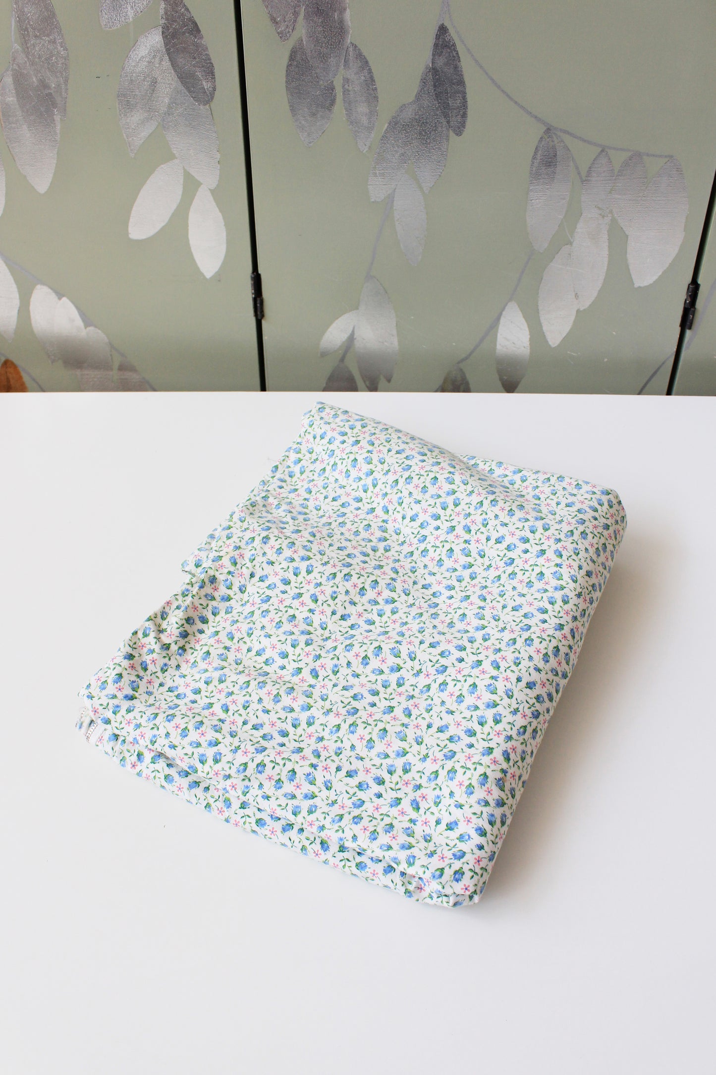 1950s White Pink/Blue Tulip Cotton Duvet Cover Sewing Fabric, Twin Bed, 4.6 yards