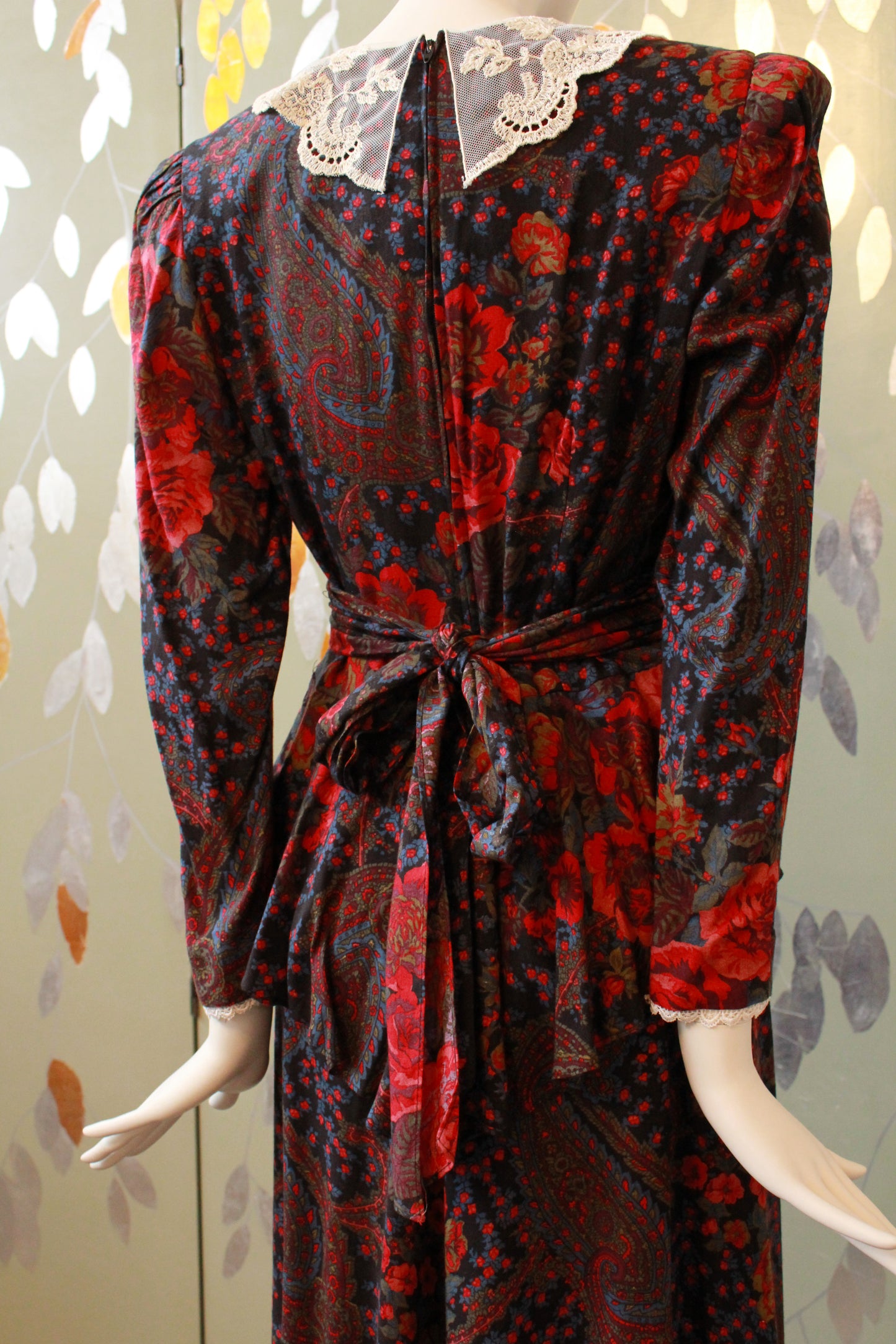 Vintage 1980s Dark Romance Floral Dress With Lace Collar, M-L