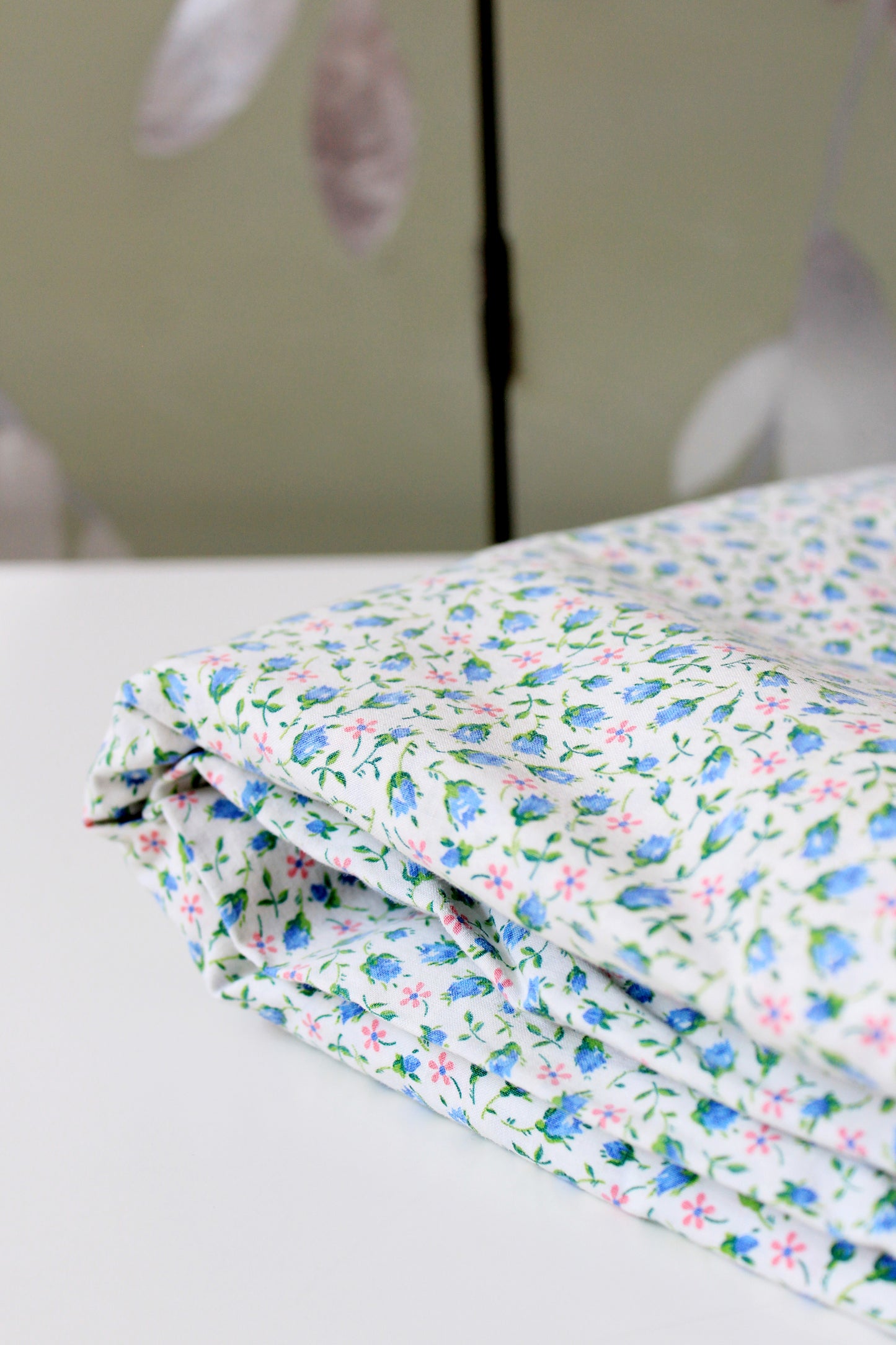 1950s White Pink/Blue Tulip Cotton Duvet Cover Sewing Fabric, Twin Bed, 4.6 yards