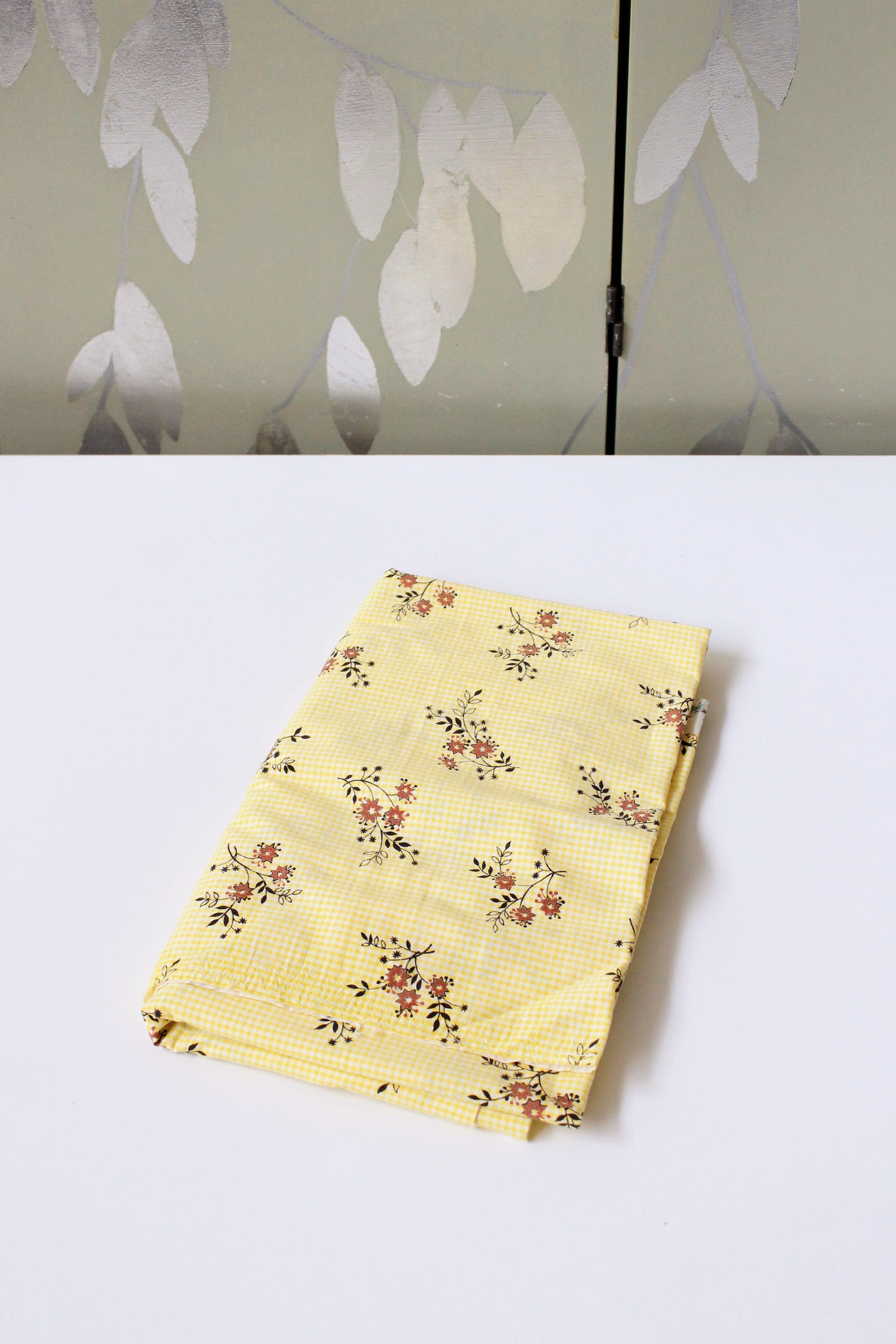  1960s Yellow And White Gingham Cotton Sewing Fabric With Red Flowers, 1.4