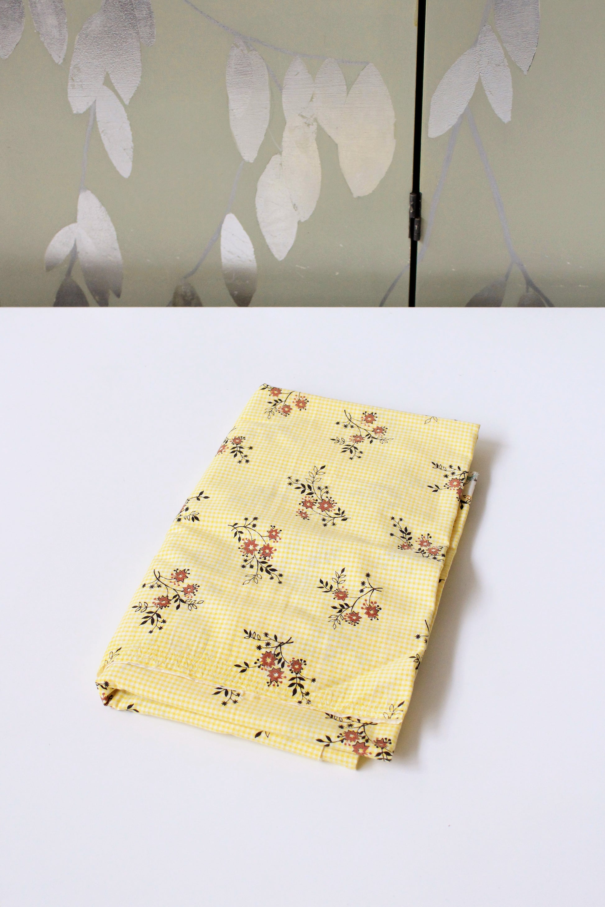 1960s Yellow And White Gingham Cotton Sewing Fabric With Red Flowers, 1.4