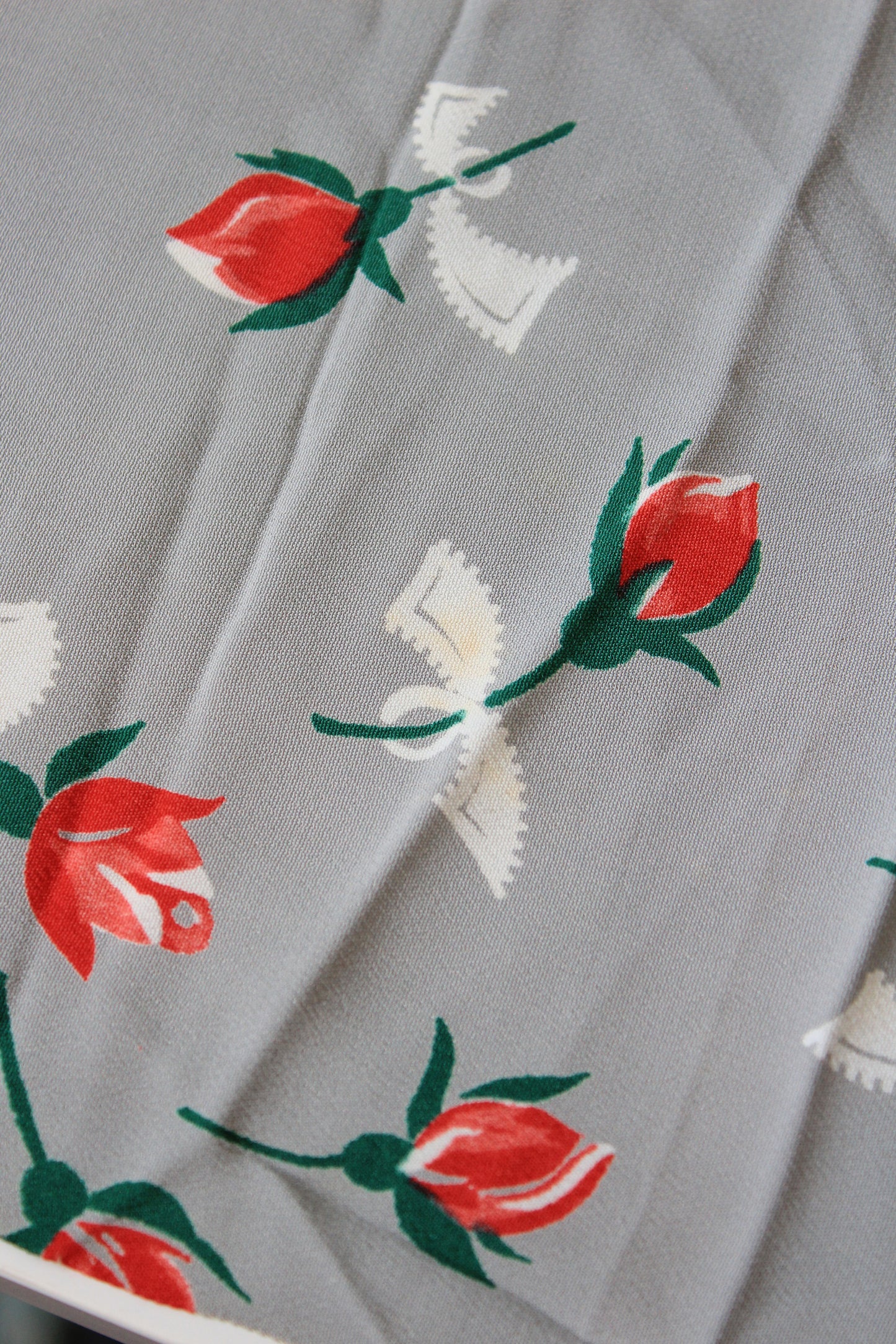 1940s Coral Tulips On Grey Rayon Summer Sewing Fabric, 2.8 Yards