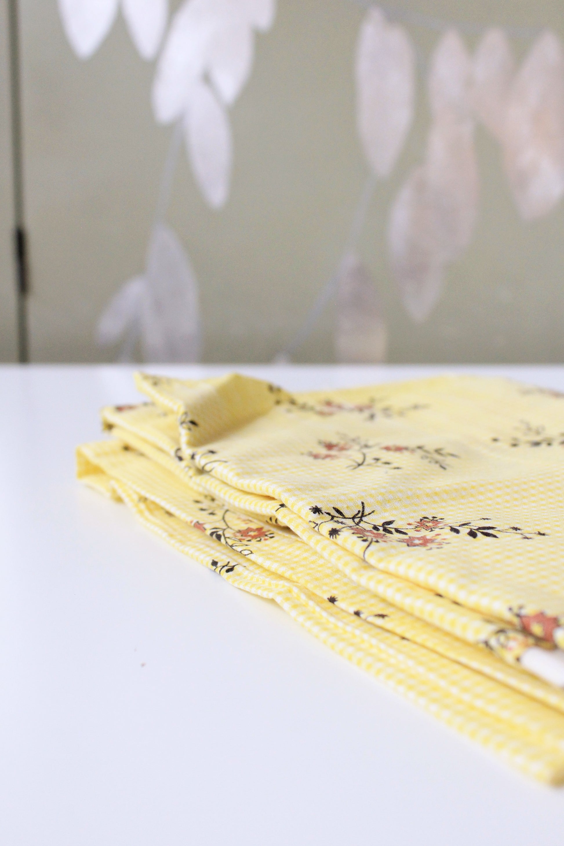  1960s Yellow And White Gingham Cotton Sewing Fabric With Red Flowers, 1.4