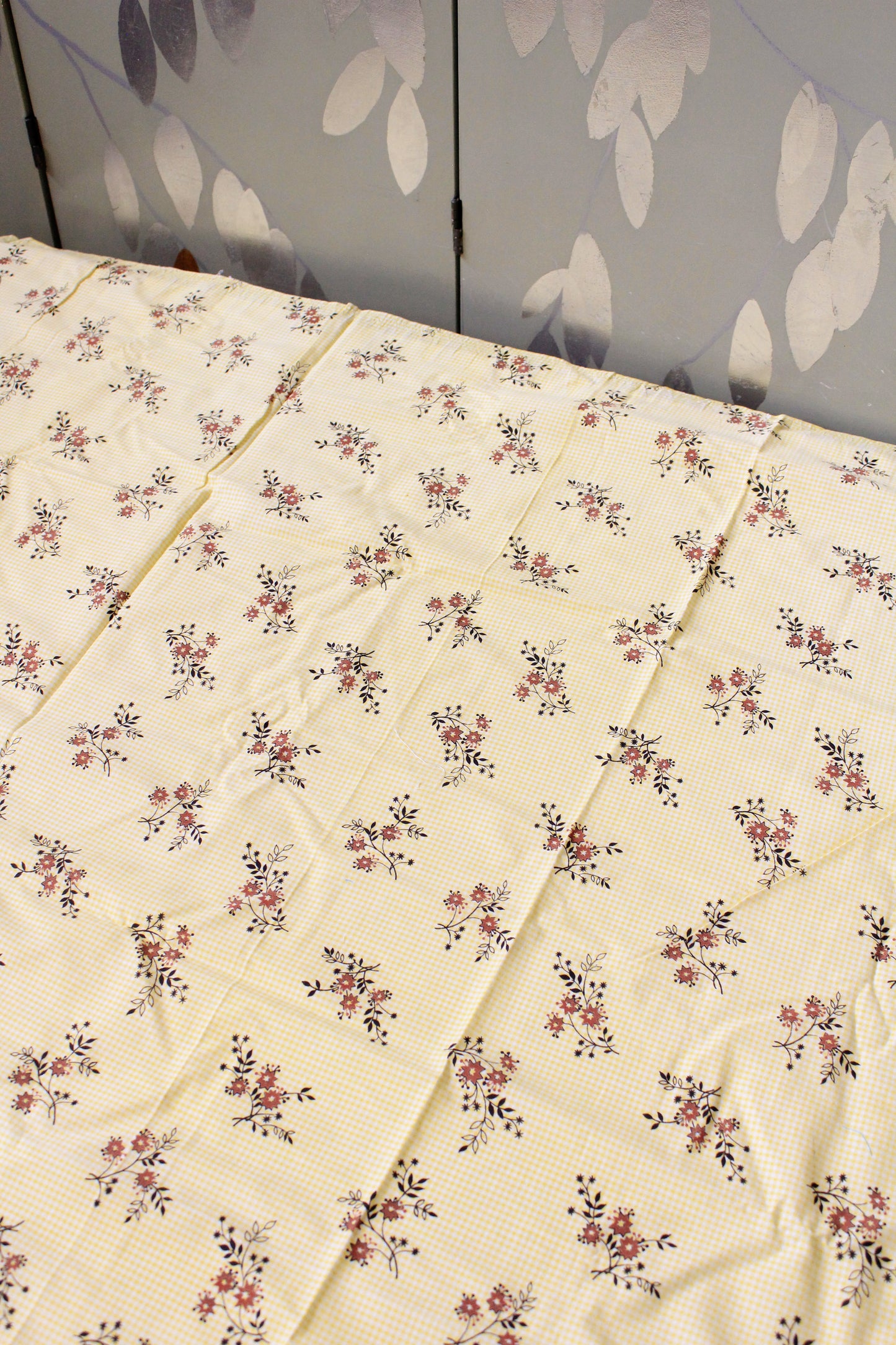  1960s Yellow And White Gingham Cotton Sewing Fabric With Red Flowers, 1.4
