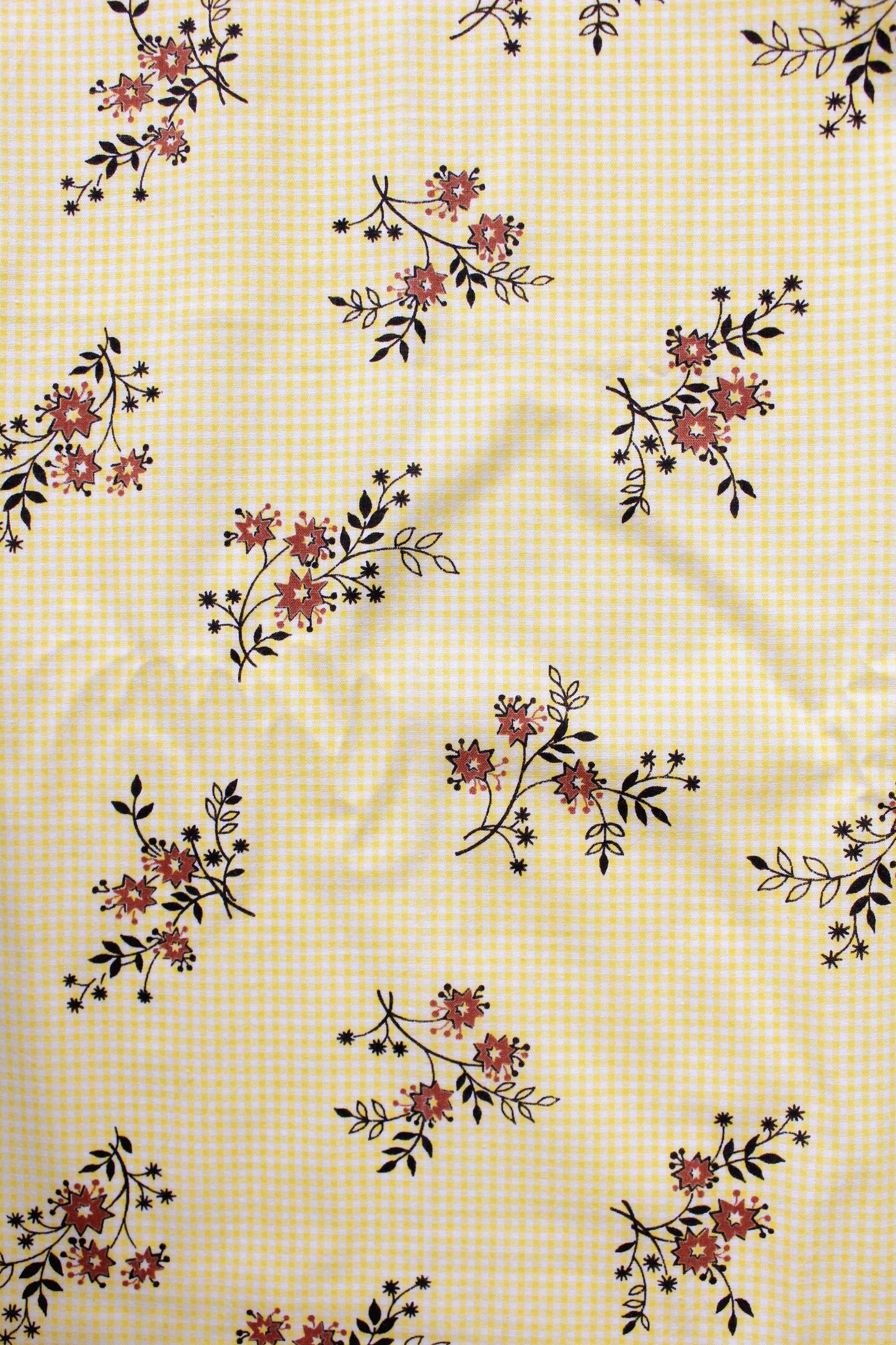  1960s Yellow And White Gingham Cotton Sewing Fabric With Red Flowers, 1.4