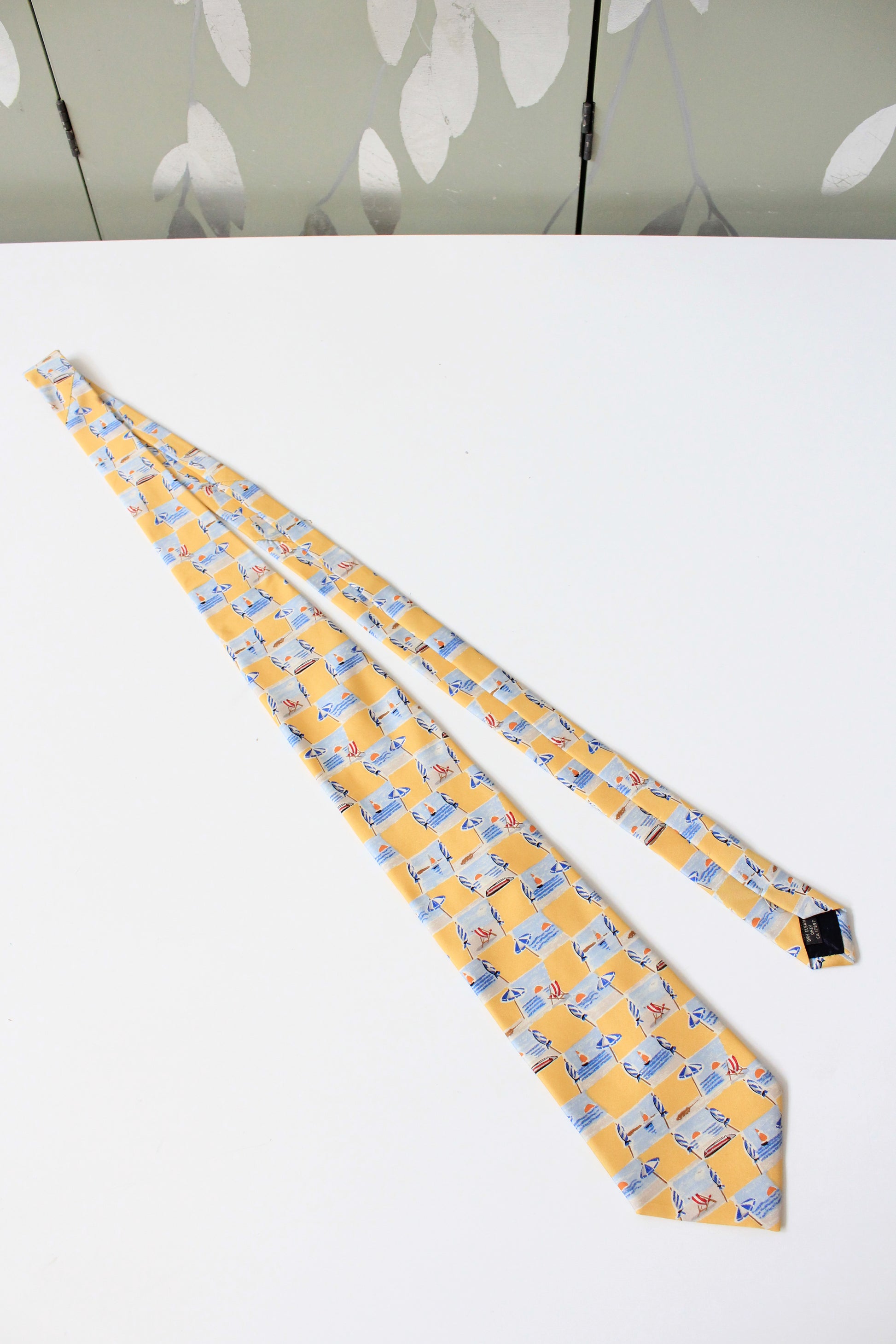 2000 Banana Republic Yellow Beach Scene Silk Summer Tie 