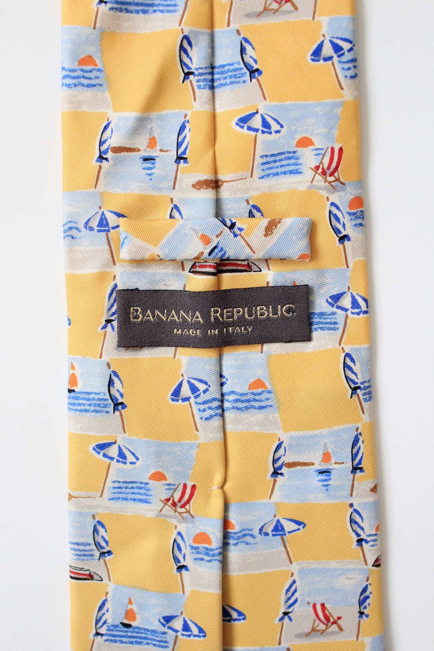 2000 Banana Republic Yellow Beach Scene Silk Summer Tie 