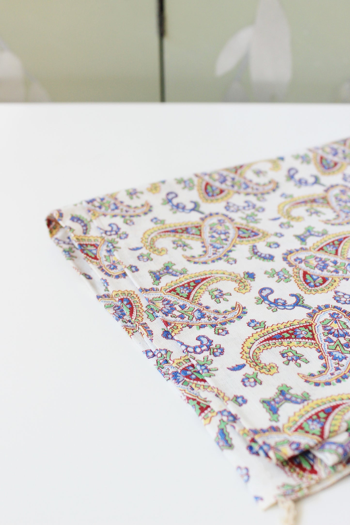 1940s Western Paisley Feedsack In White/Red/Yellow/Blue/Green, Vintage Sewing/Quilting Fabric