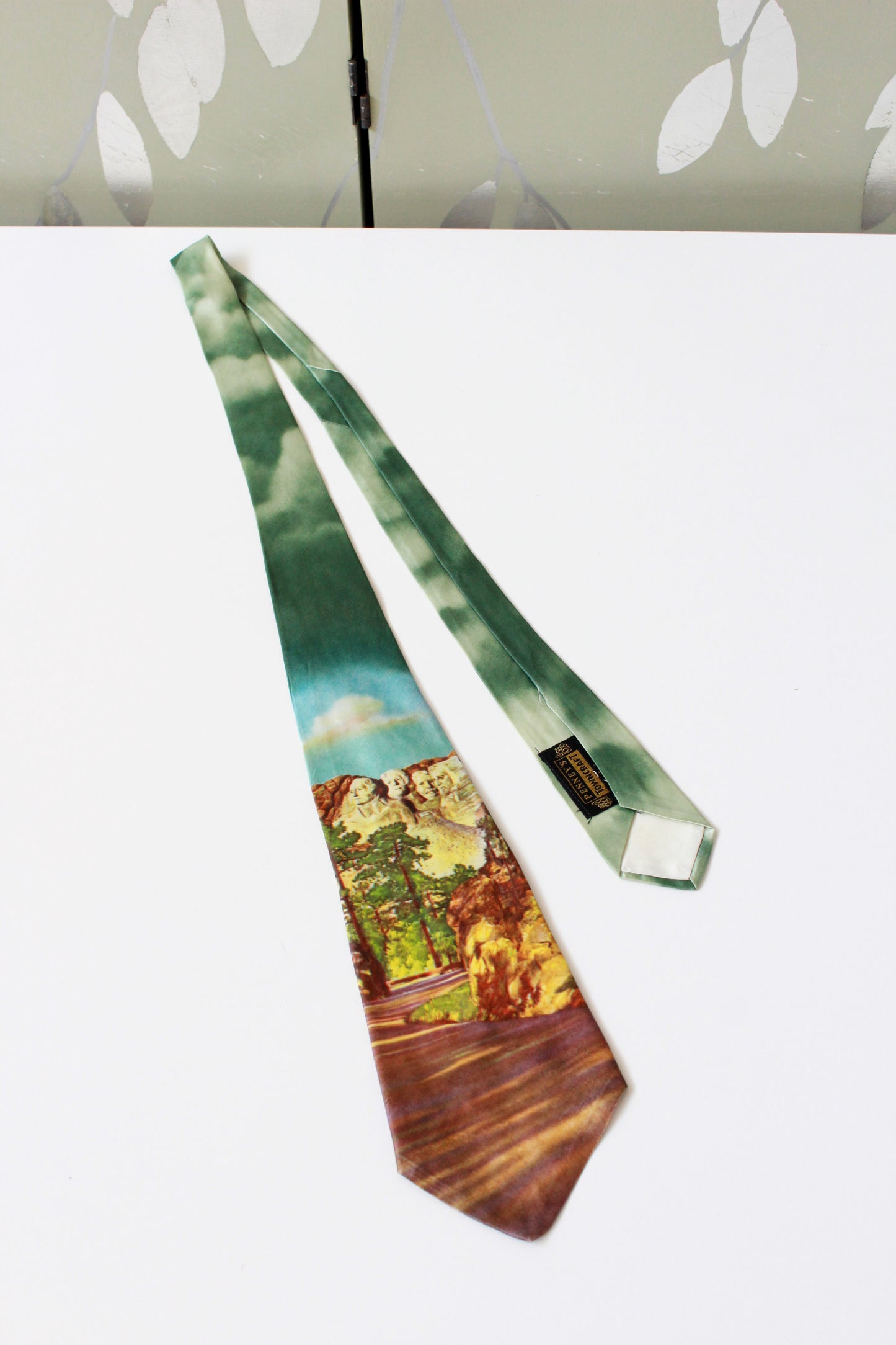 Vintage 1950s Mount Rushmore Photo Print Rayon Tie, Mid Century