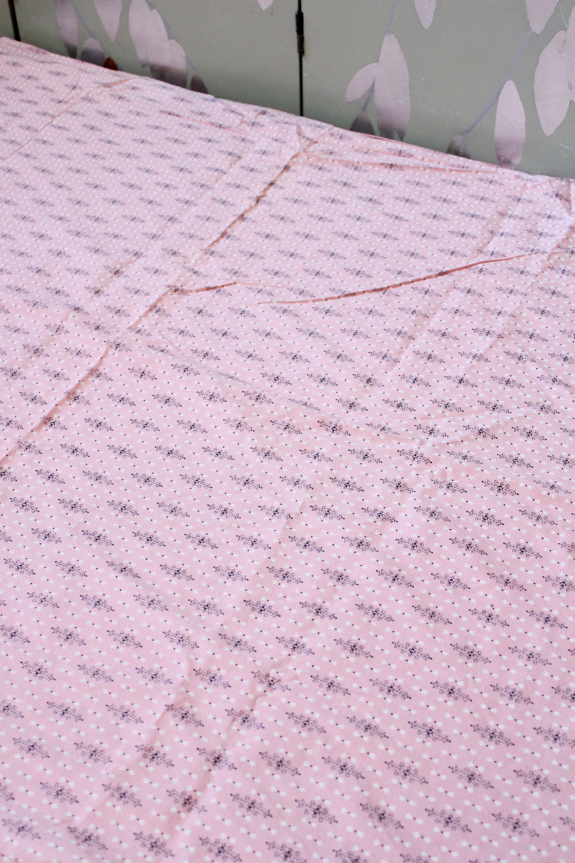 1950s Pink And Black Sewing Fabric With A Scattered Pattern, 4.5 Yards