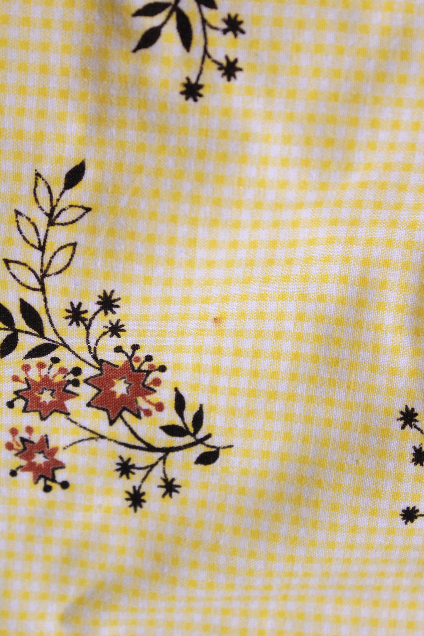  1960s Yellow And White Gingham Cotton Sewing Fabric With Red Flowers, 1.4