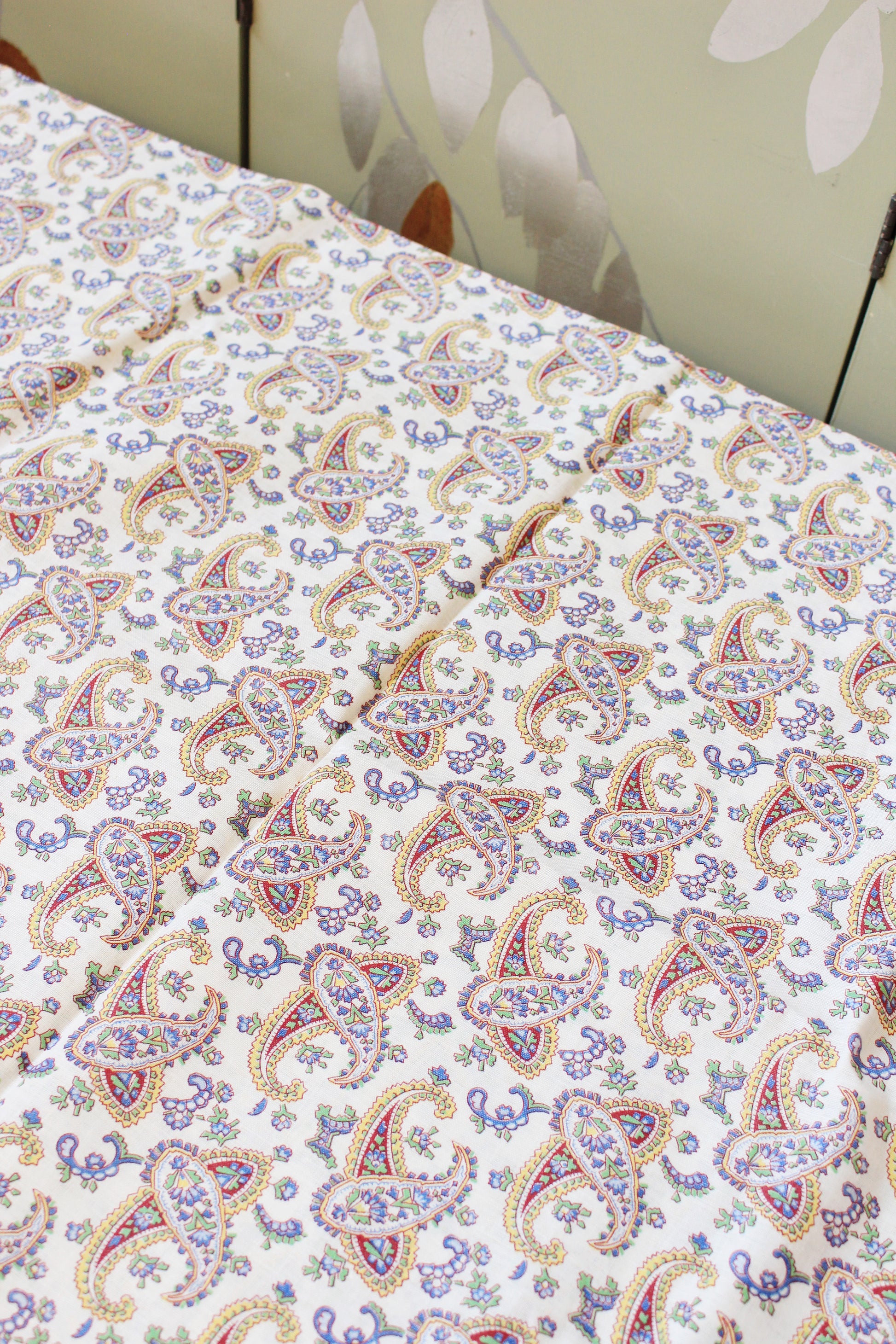1940s Western Paisley Feedsack In White/Red/Yellow/Blue/Green, Vintage Sewing/Quilting Fabric