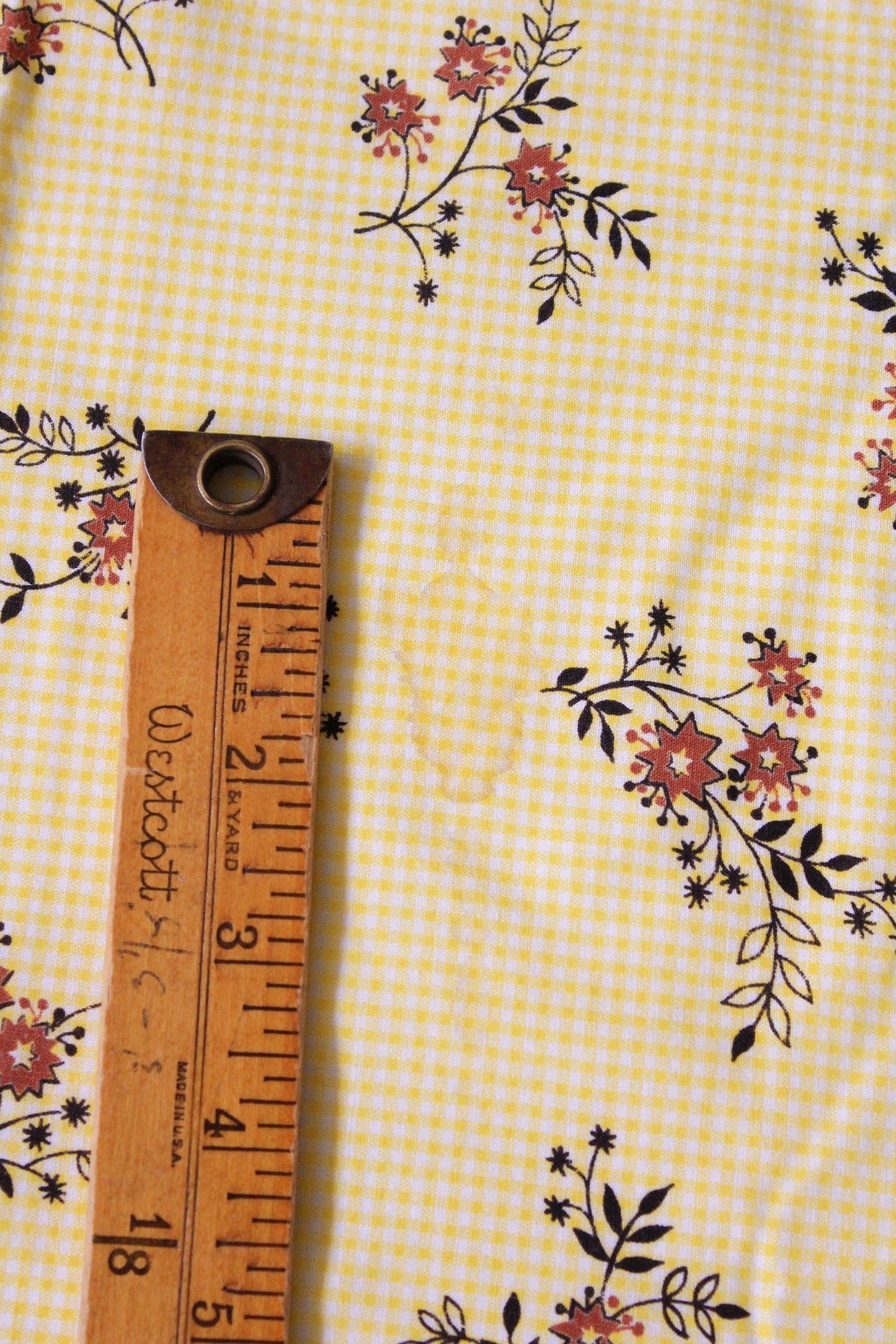  1960s Yellow And White Gingham Cotton Sewing Fabric With Red Flowers, 1.4