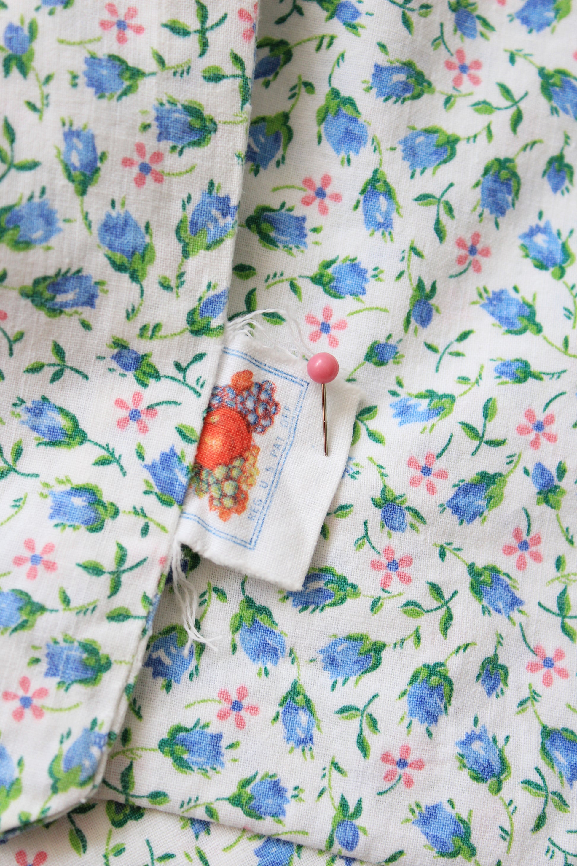 1950s White Pink/Blue Tulip Cotton Duvet Cover Sewing Fabric, Twin Bed, 4.6 yards