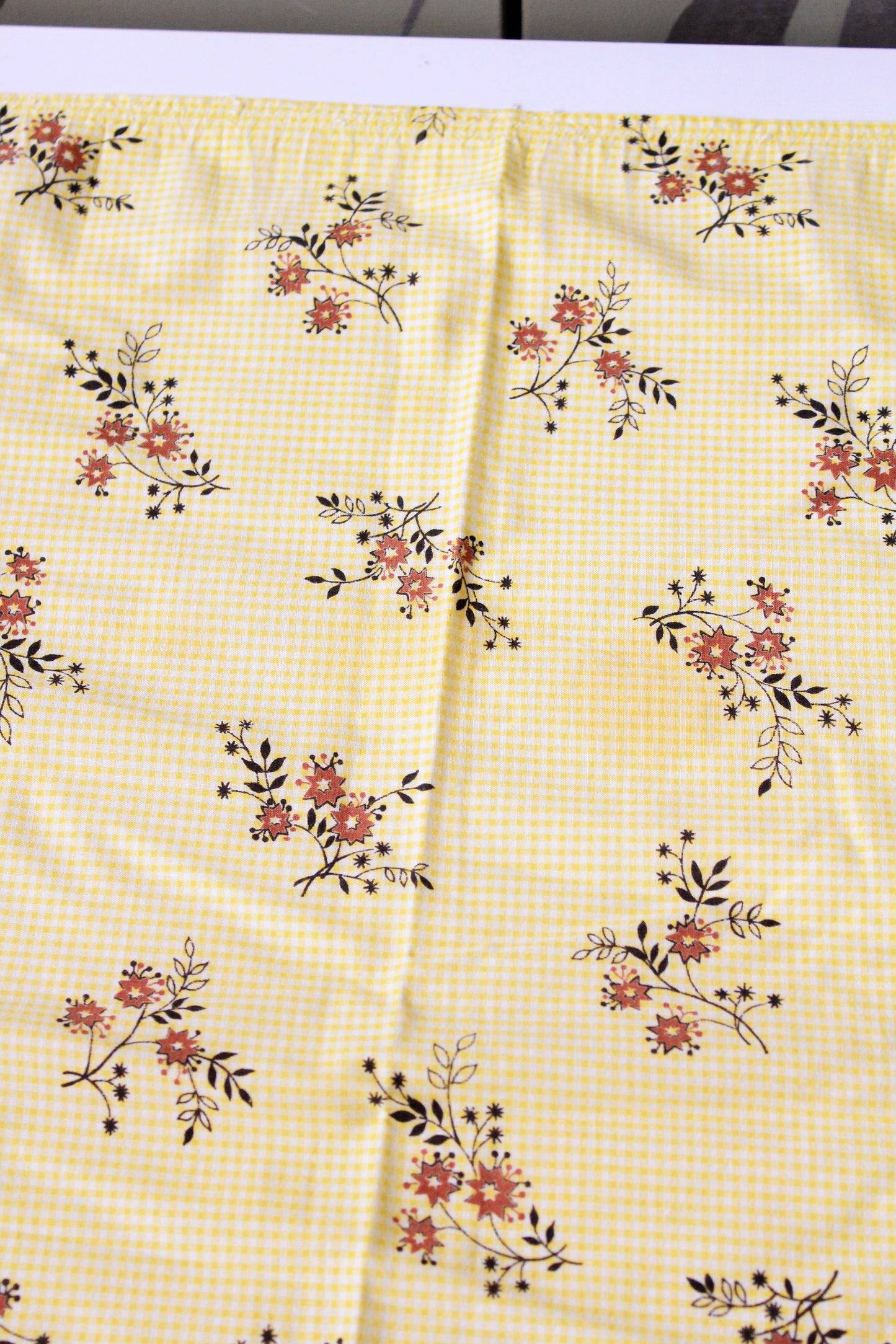  1960s Yellow And White Gingham Cotton Sewing Fabric With Red Flowers, 1.4
