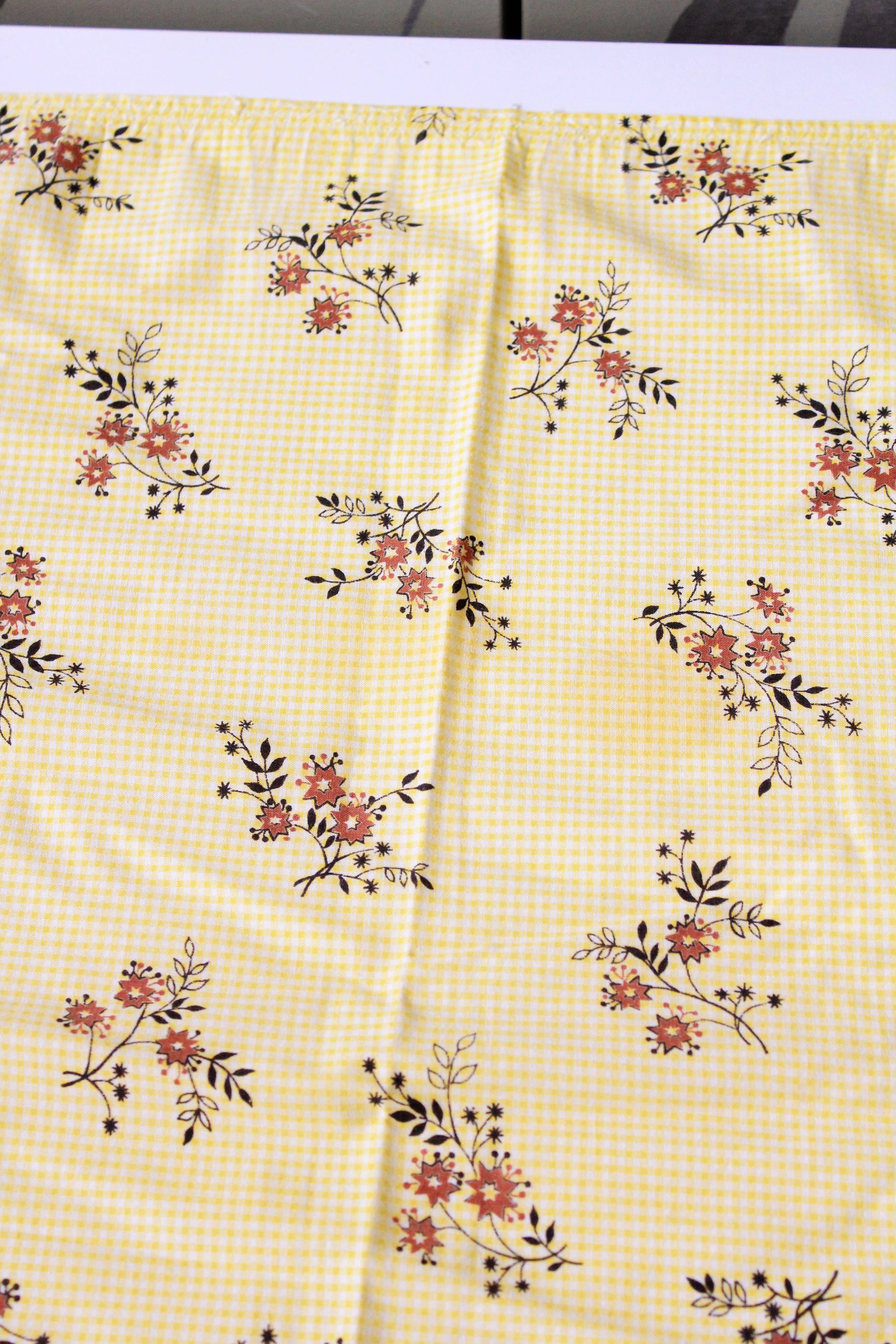  1960s Yellow And White Gingham Cotton Sewing Fabric With Red Flowers, 1.4