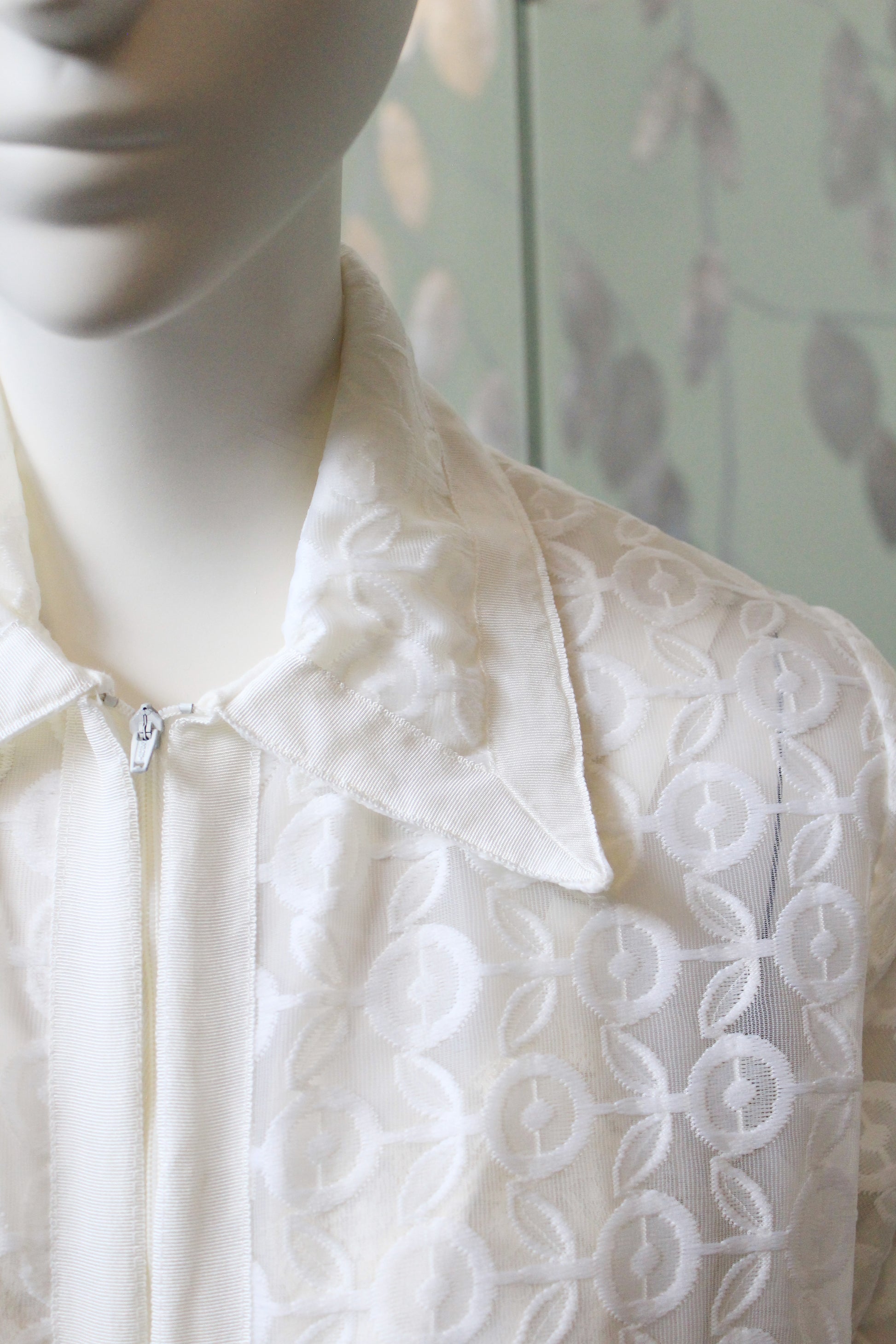 1970s Long Semi Sheer Simple Flower White Robe, Small