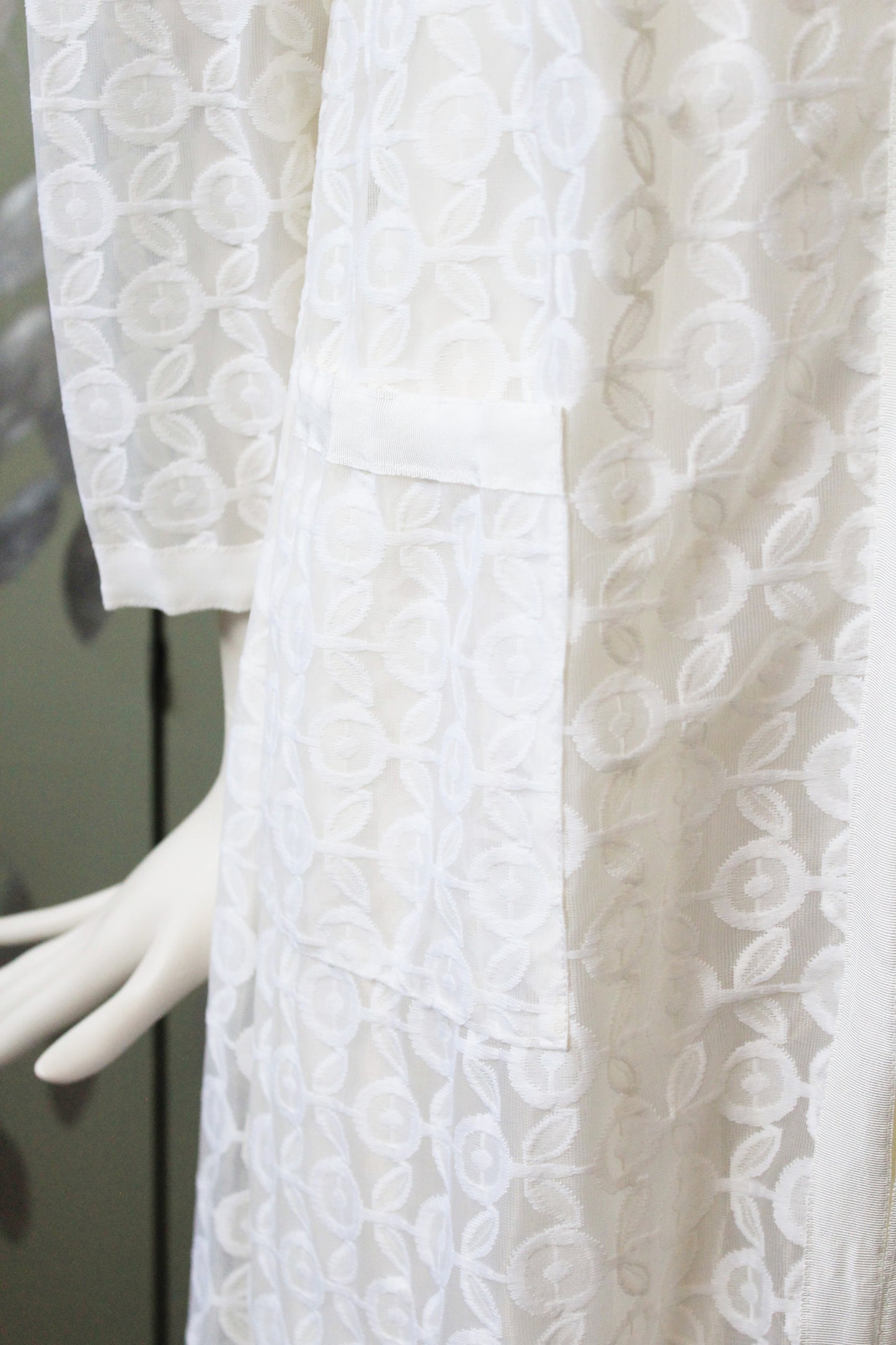 1970s Long Semi Sheer Simple Flower White Robe, Small