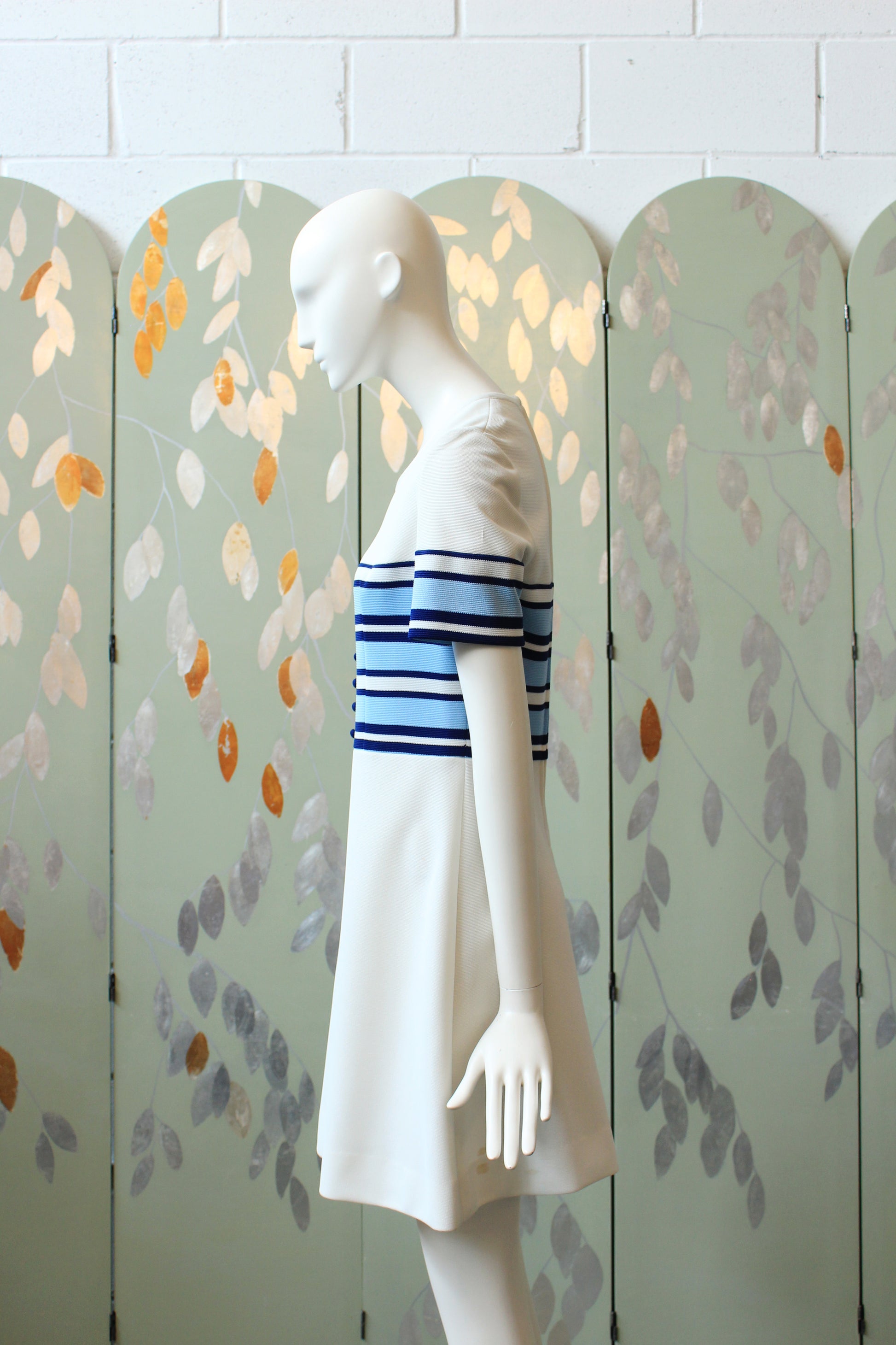 1970s White Short Sleeve Two Toned Blue Stripes A line Summer Dress, Small